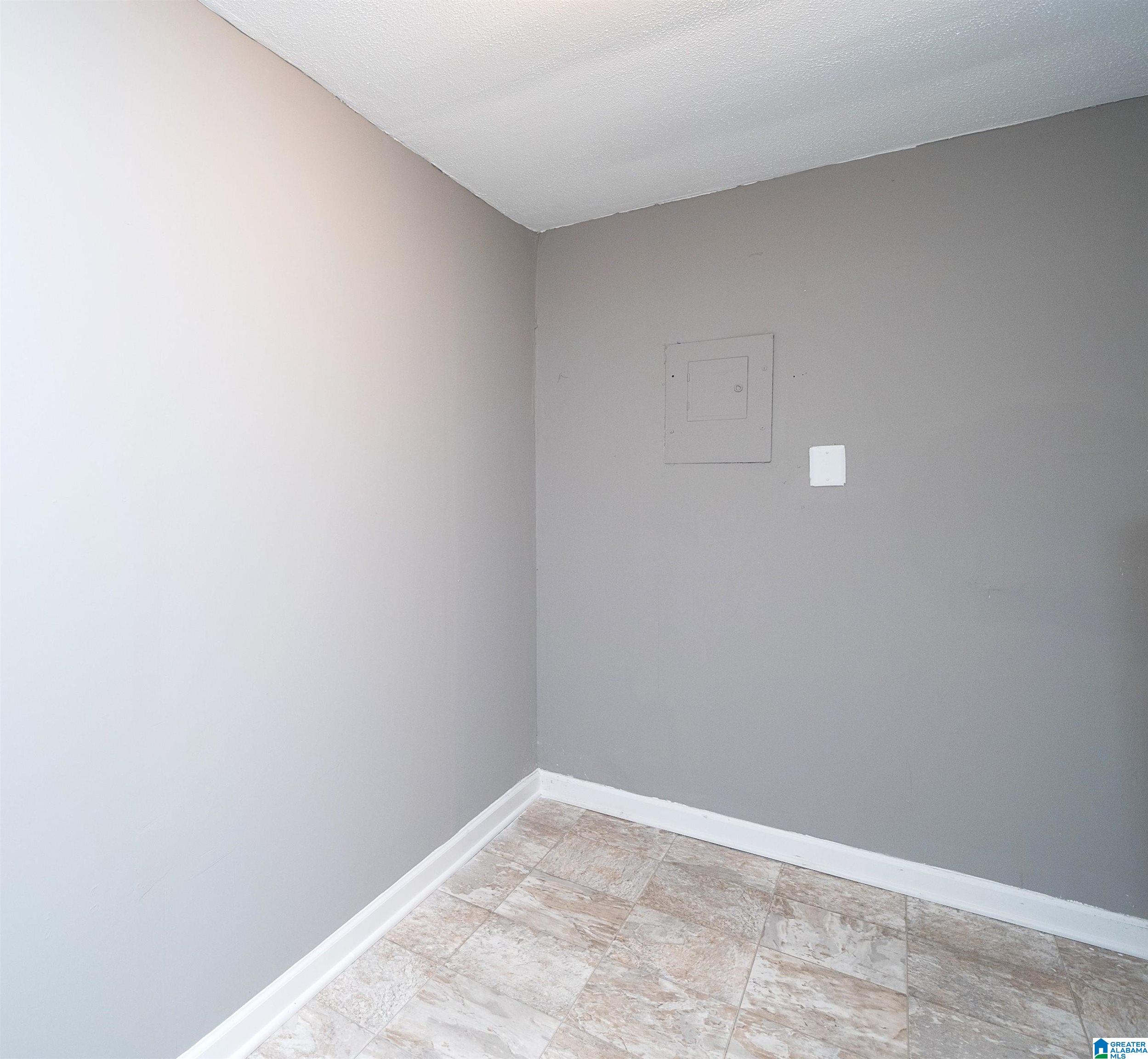 5963 KELLY DRIVE