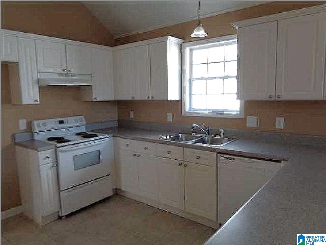 2095 VILLAGE LANE