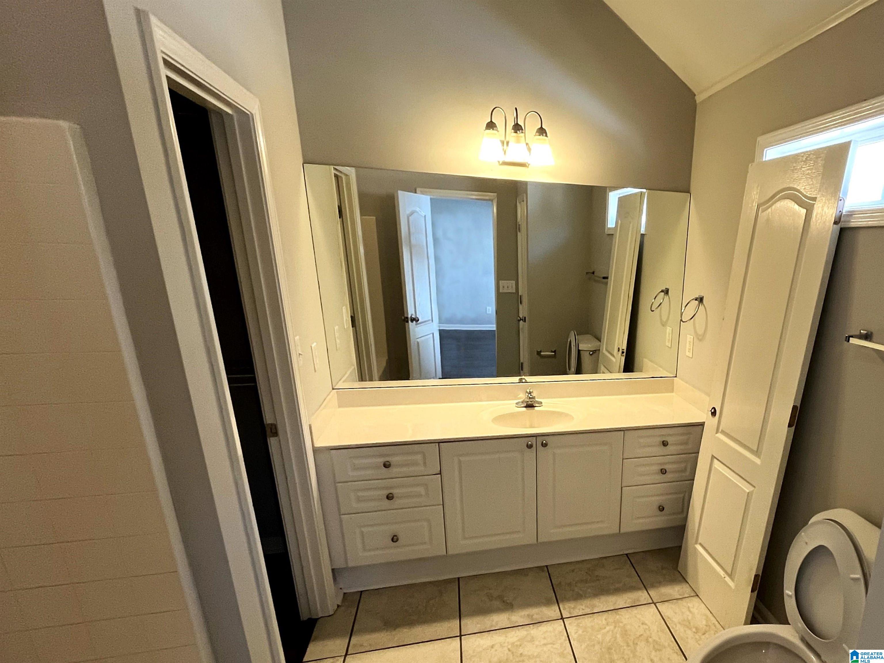 2095 VILLAGE LANE