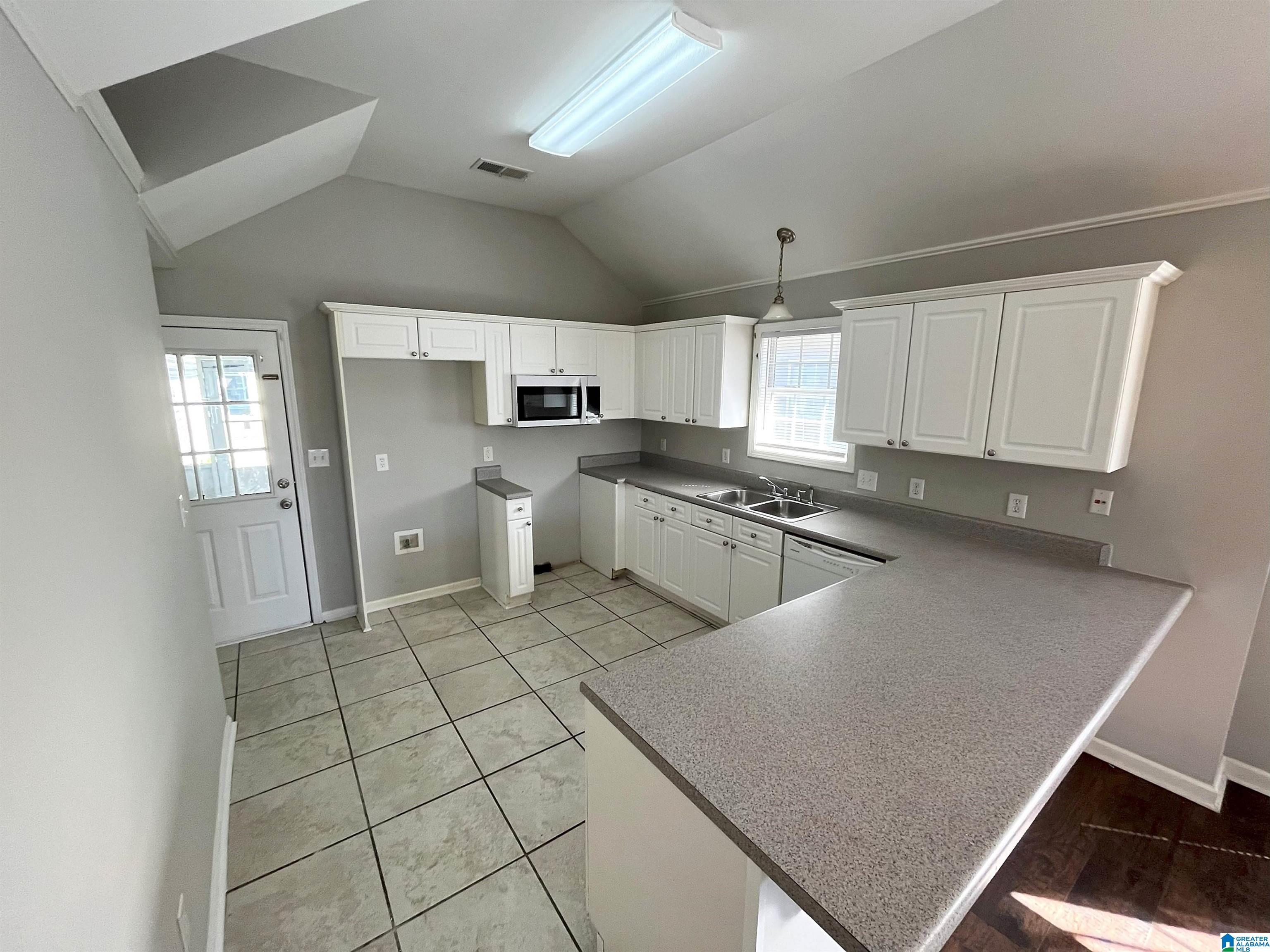 2095 VILLAGE LANE
