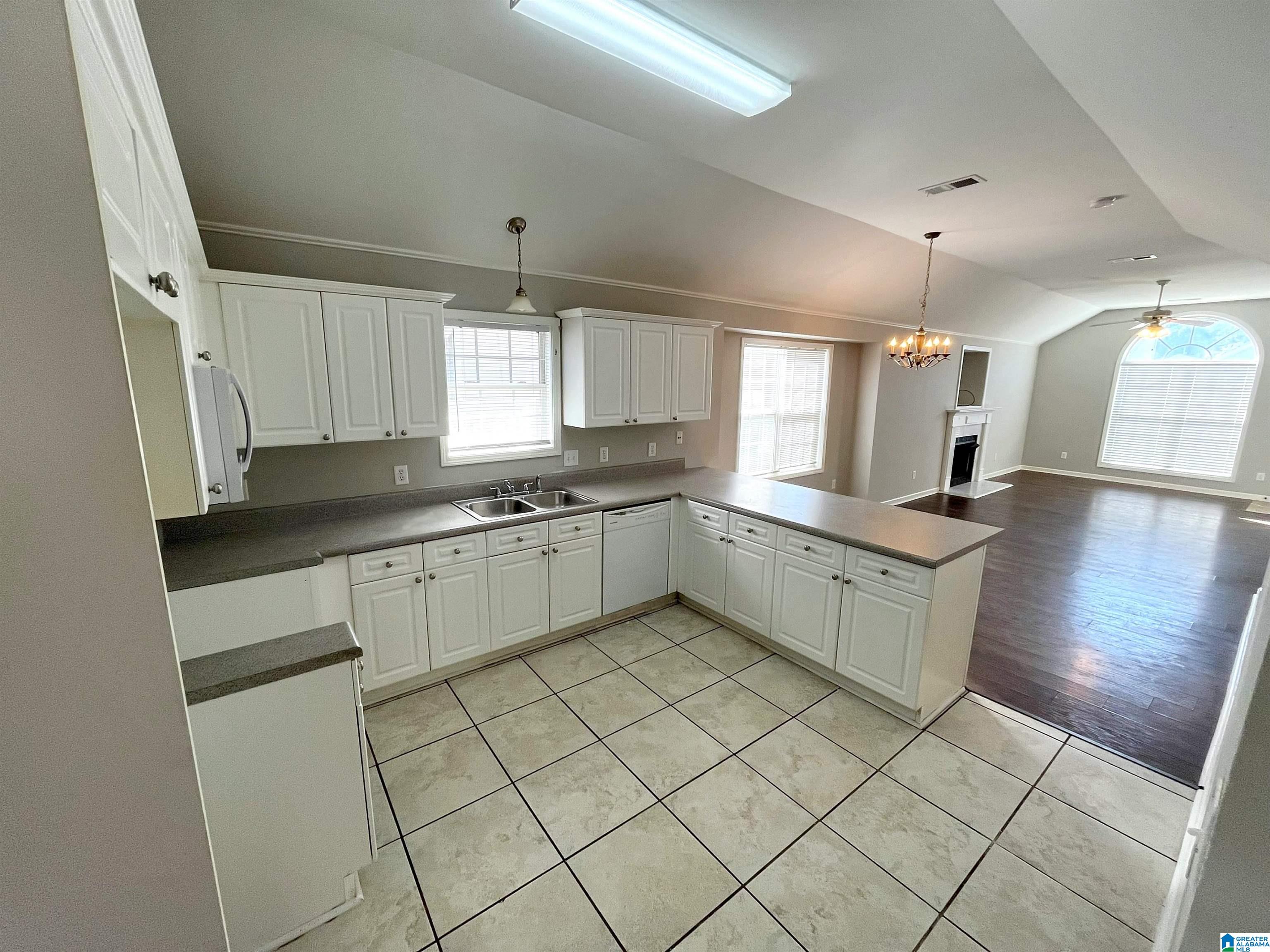 2095 VILLAGE LANE