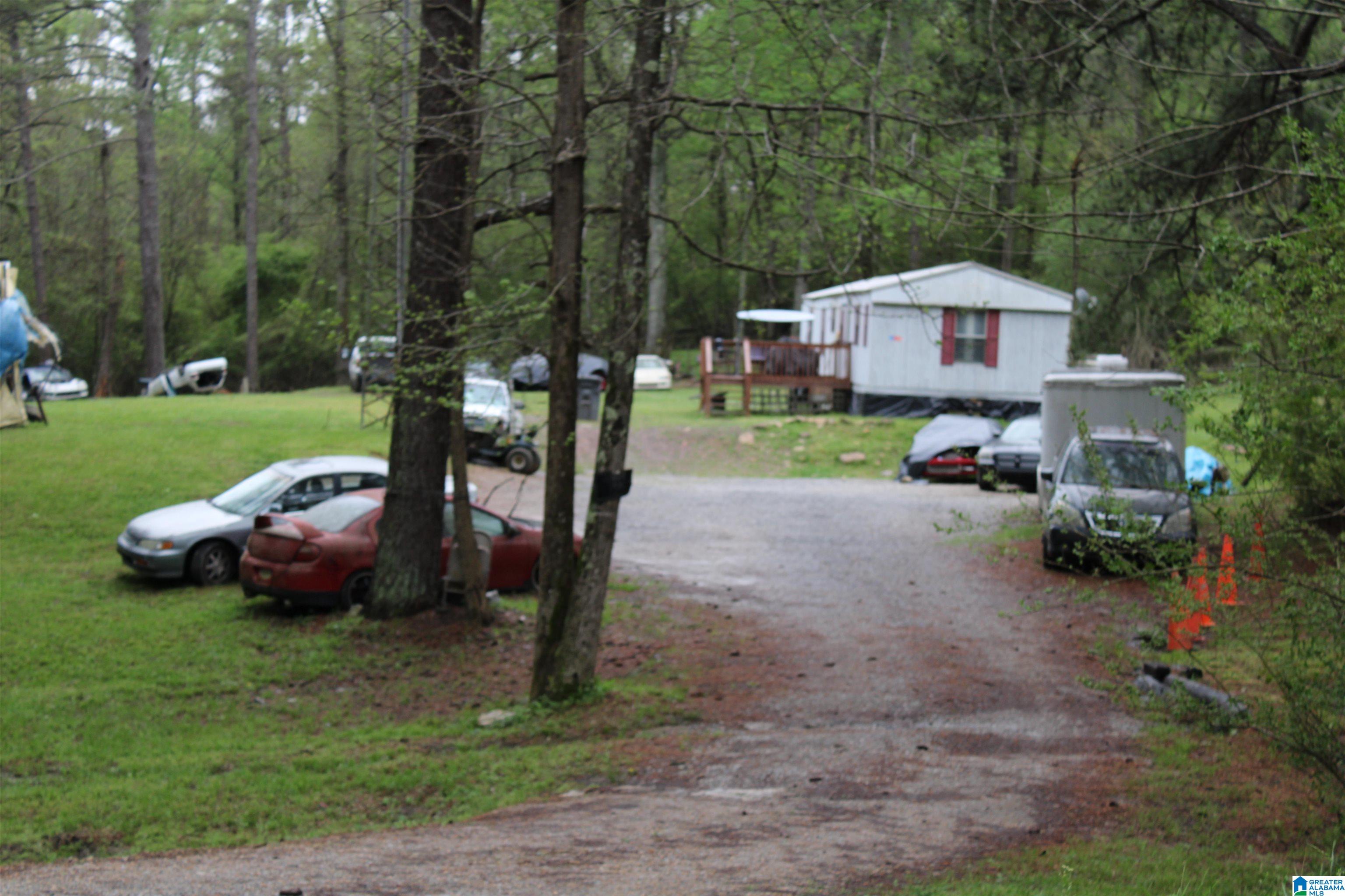 This is the house a few doors down from the lot.