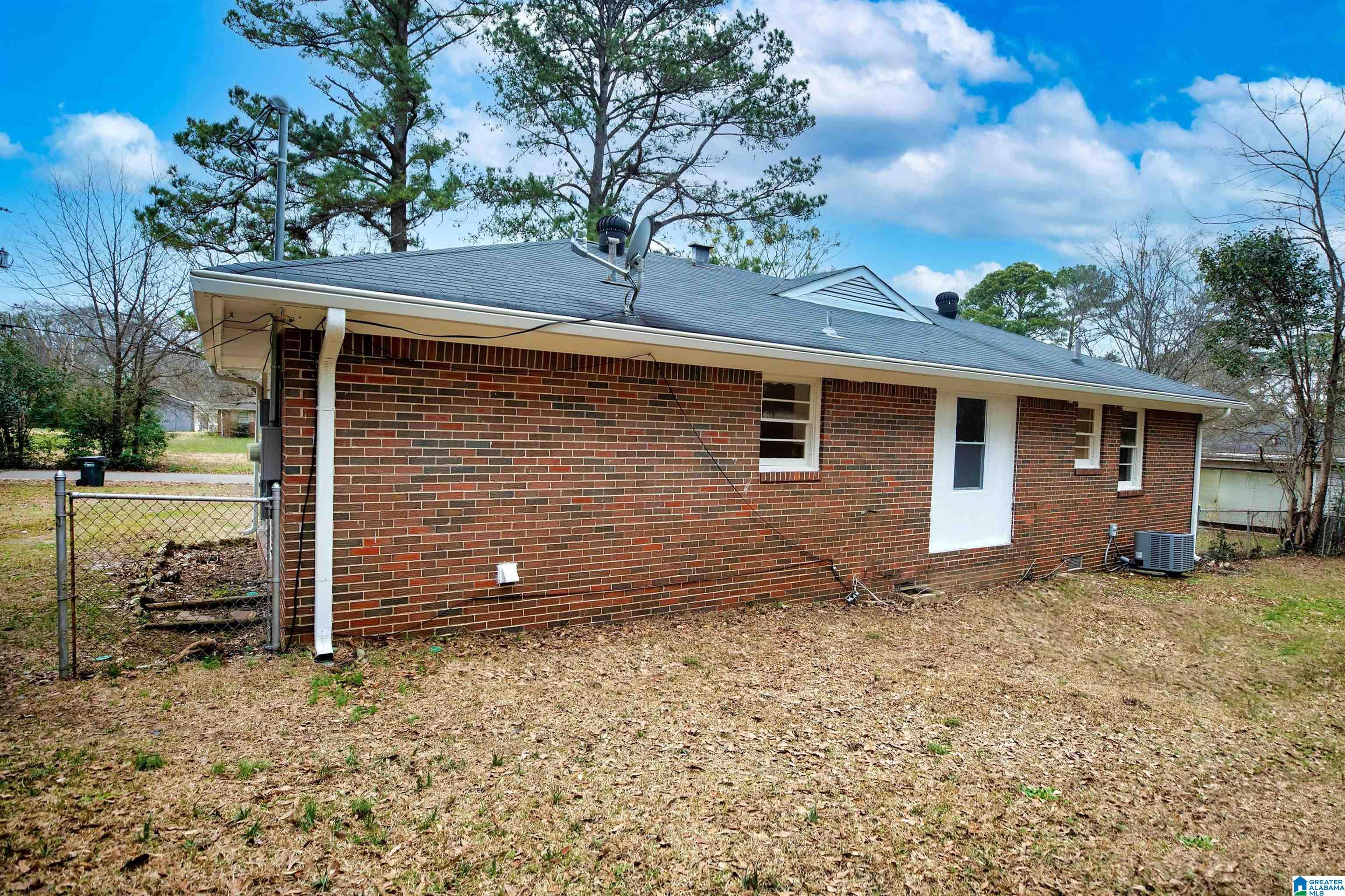 2215 1ST PLACE NW