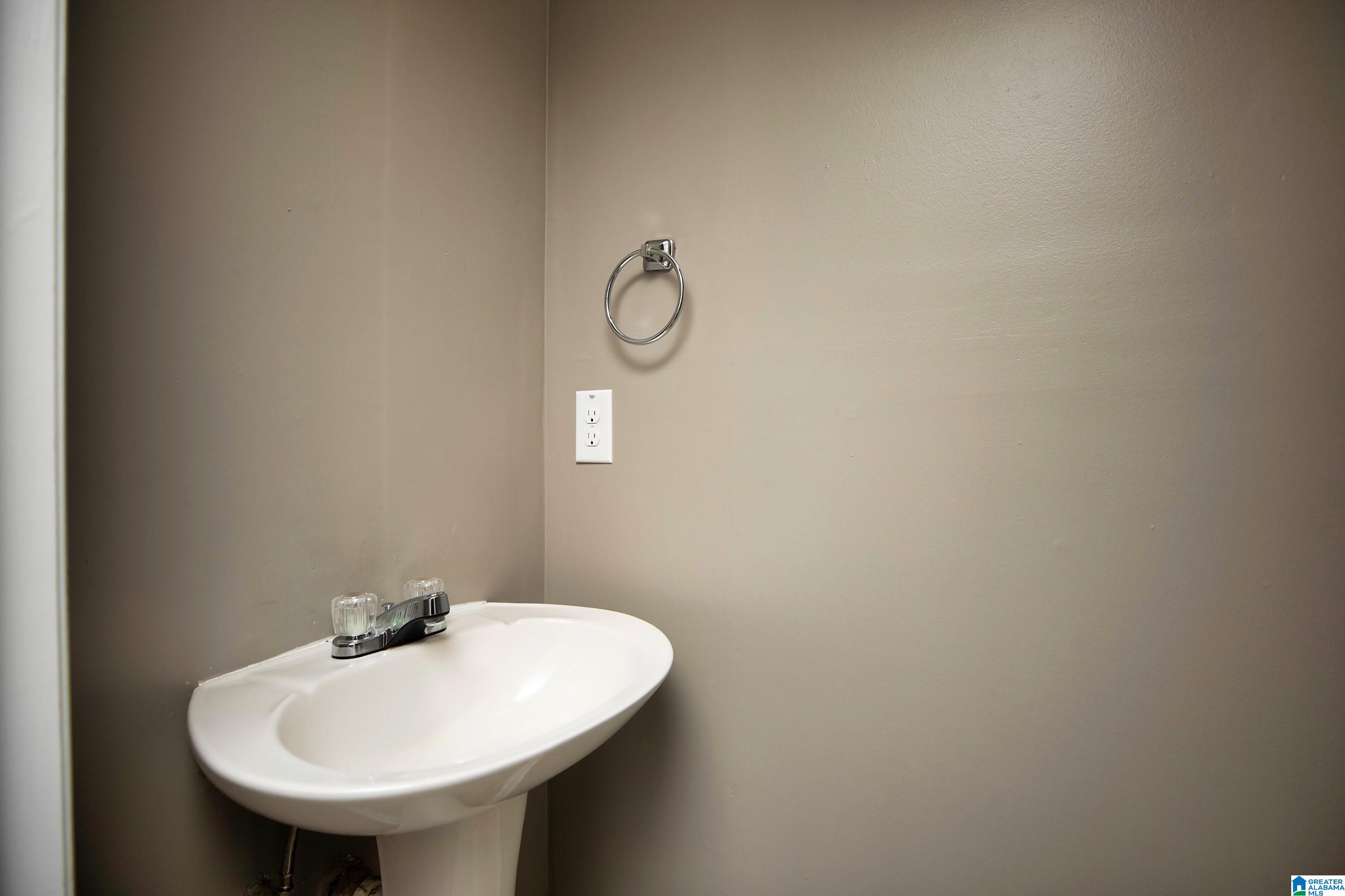 2215 1ST PLACE NW