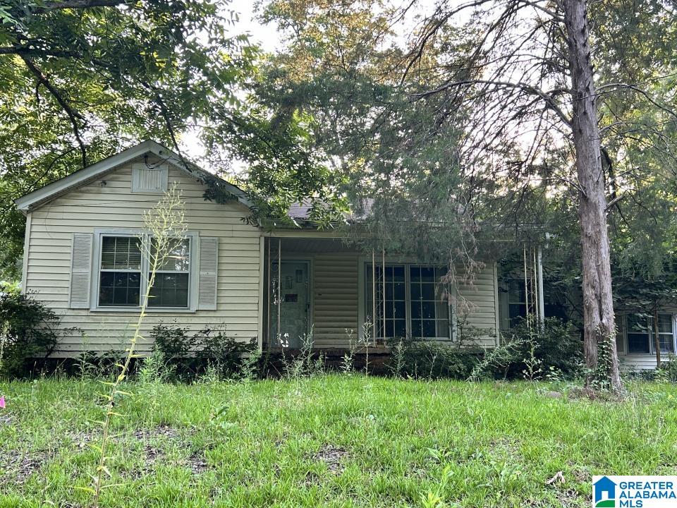 Homes for sale in Phenix City, AL | 1701 27th Avenue, Phenix City, AL 36871 | MLS# 21386062