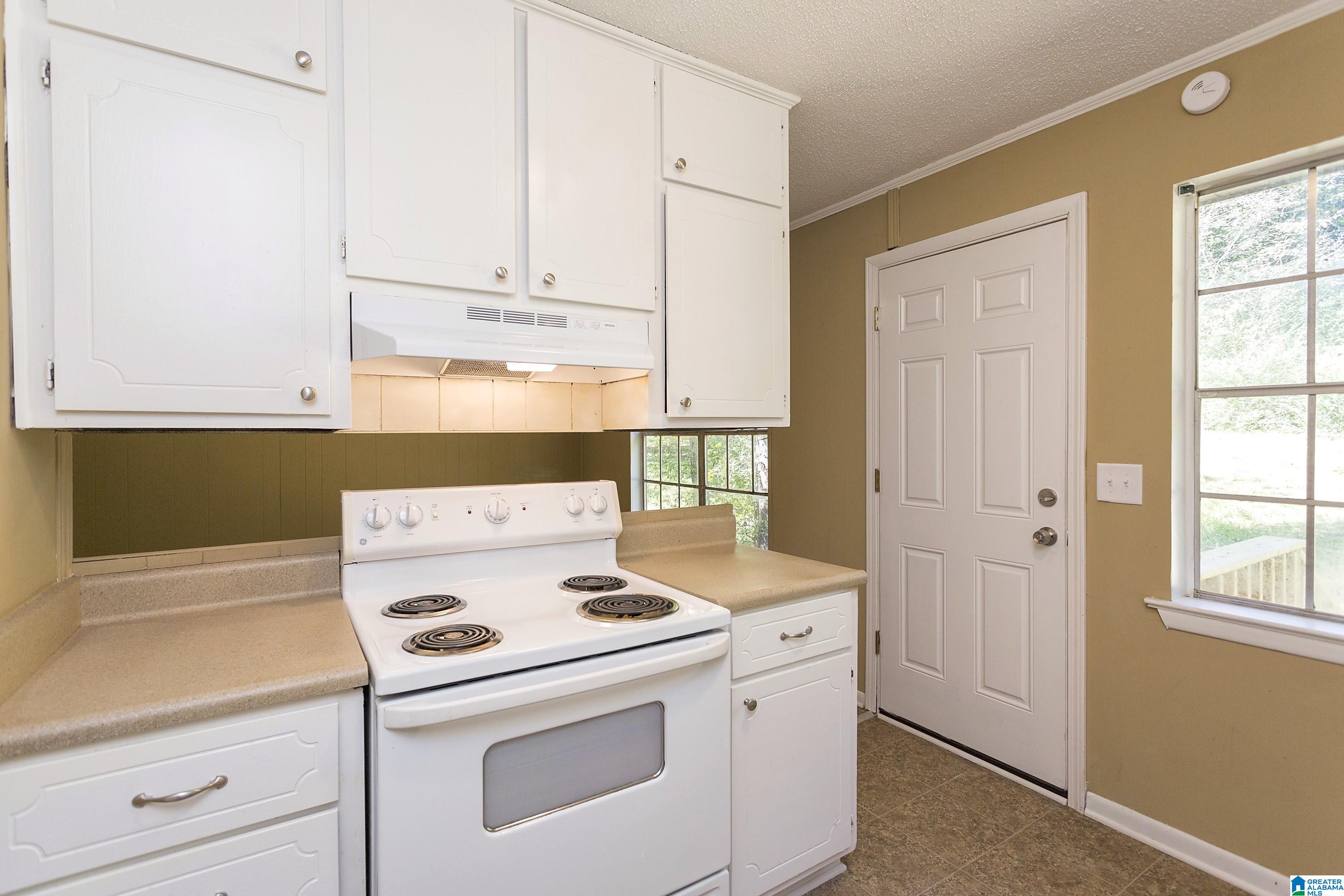 2818 VALLEY HILL CIRCLE