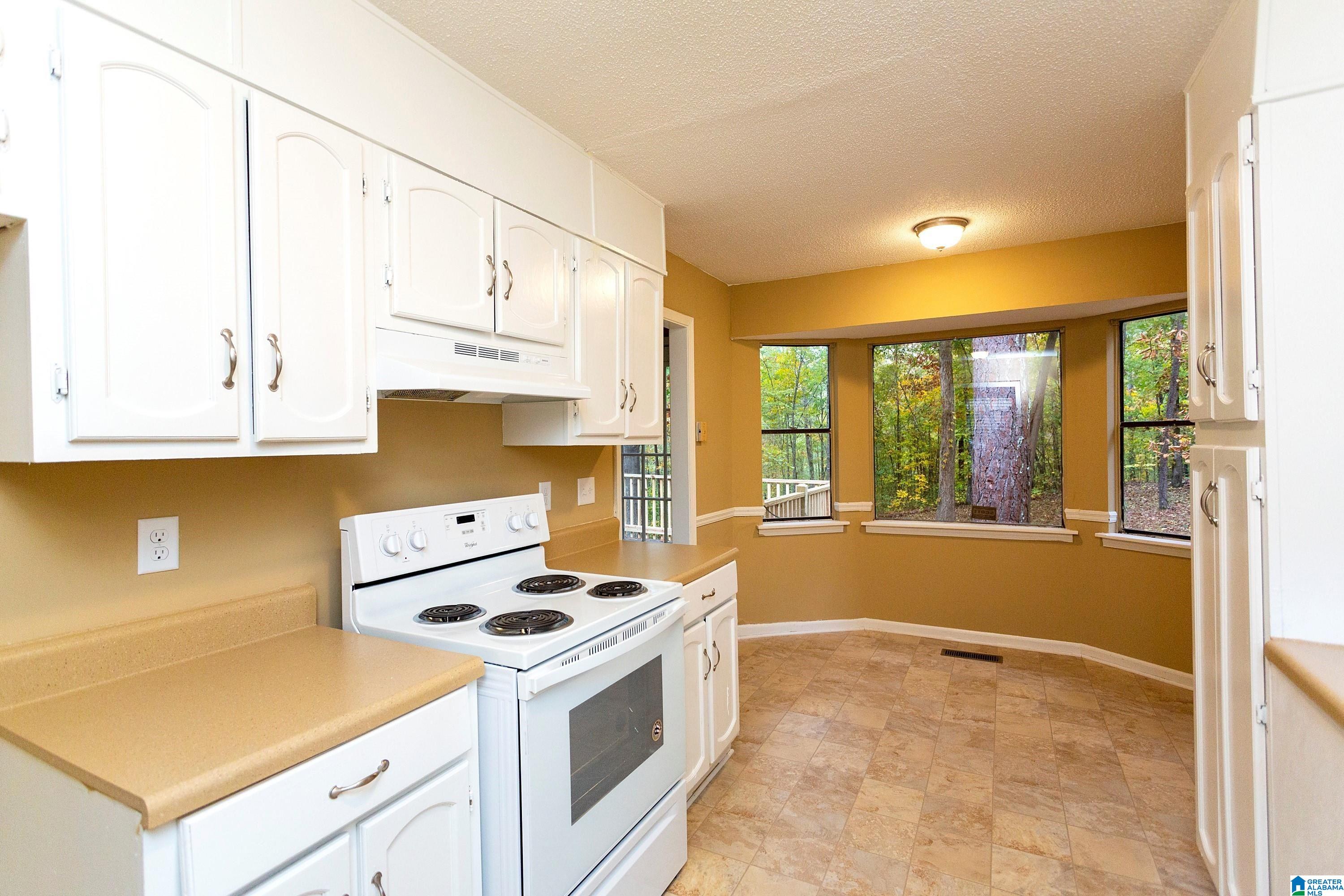 3057 APPLE VALLEY LANE