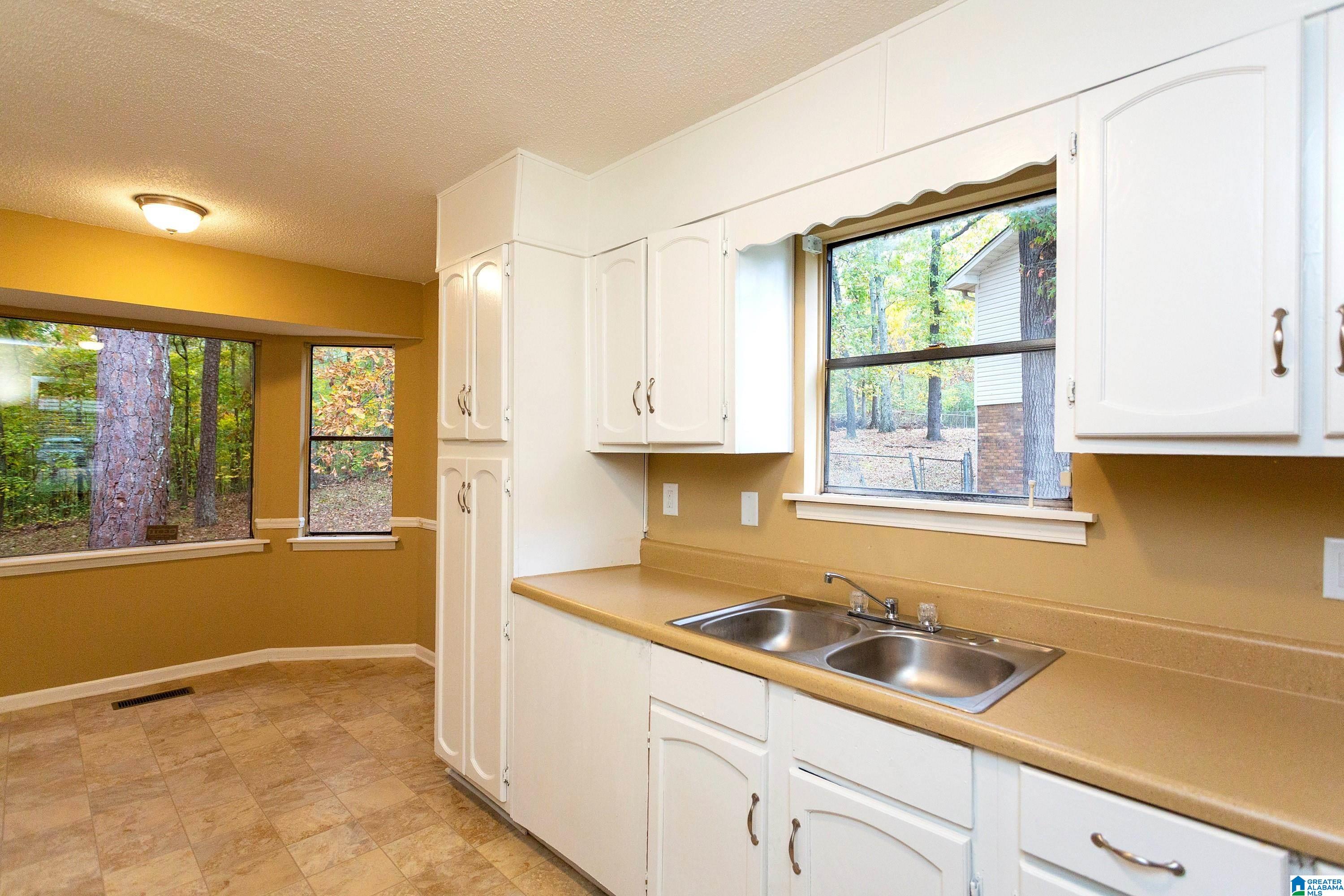 3057 APPLE VALLEY LANE