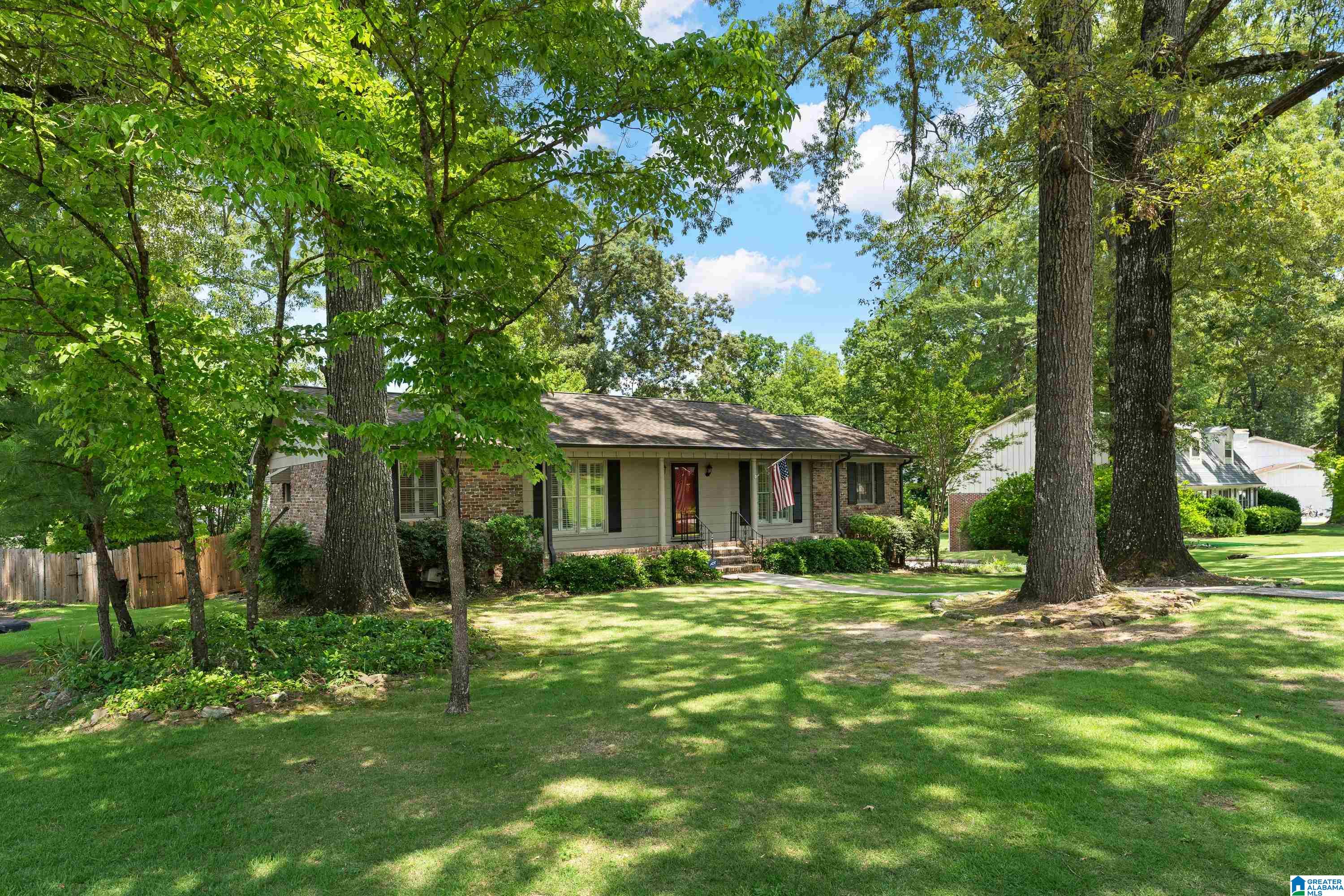 1818 Thornton Place, HOOVER, Alabama image 3