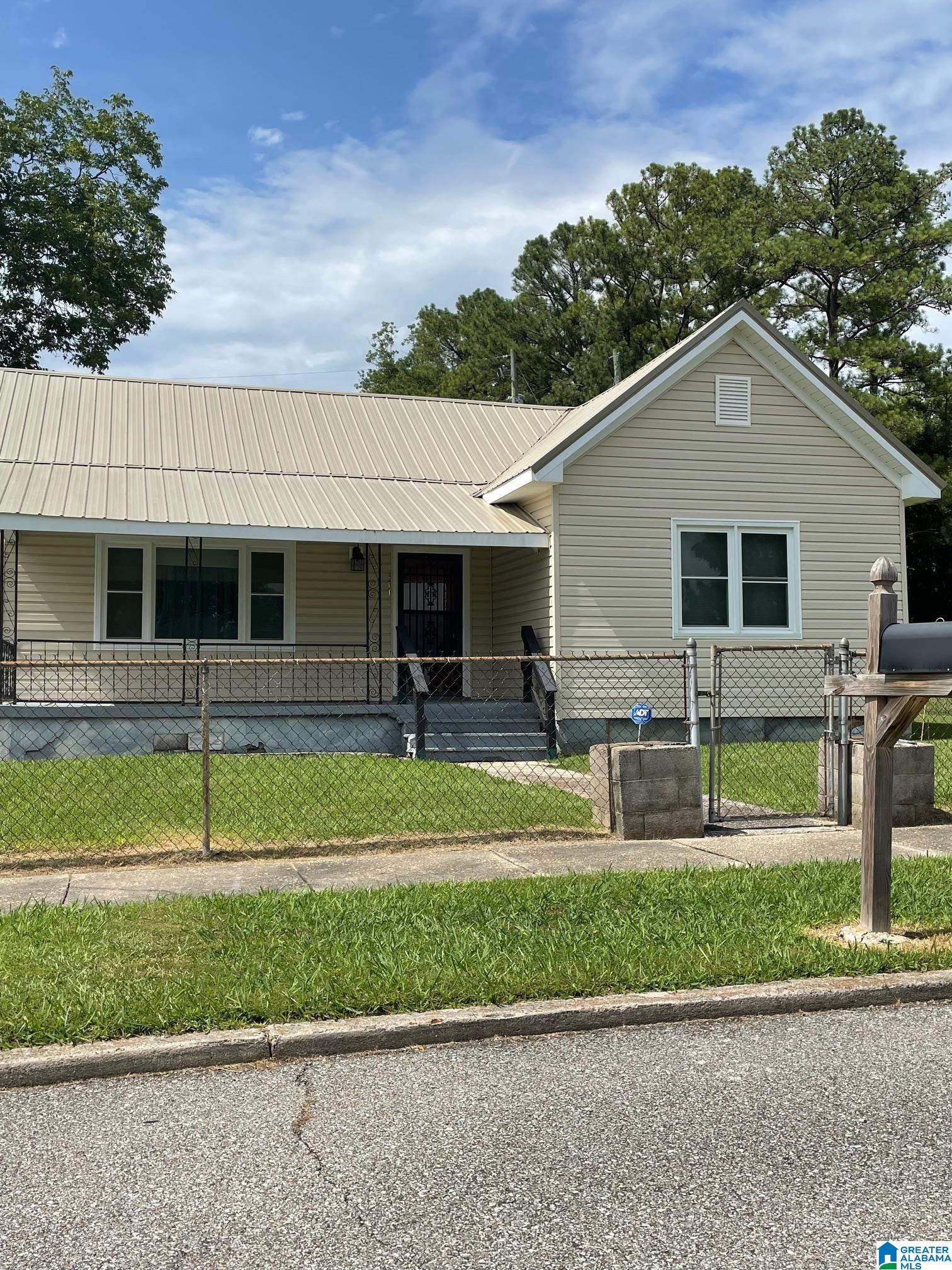 Homes for sale in Anniston, AL | 511 W 13th Street, Anniston, AL 36201 | MLS# 21391889