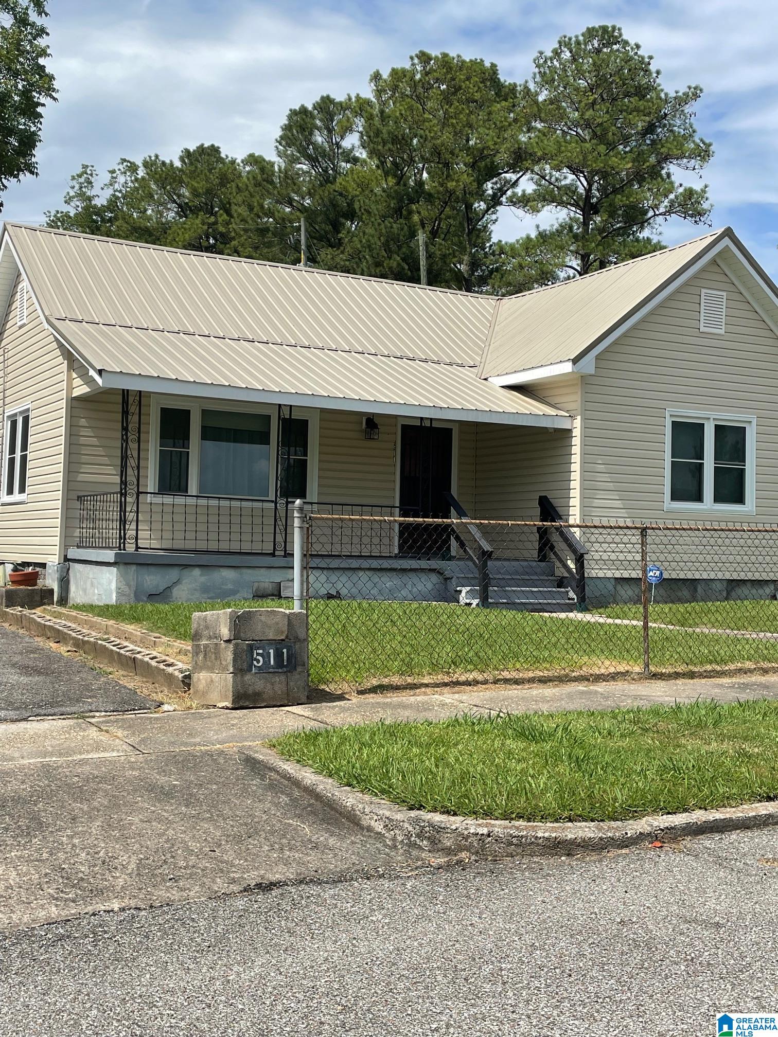 Homes for sale in Anniston, AL | 511 W 13Th Street, Anniston, AL 36201 | MLS# 21391889