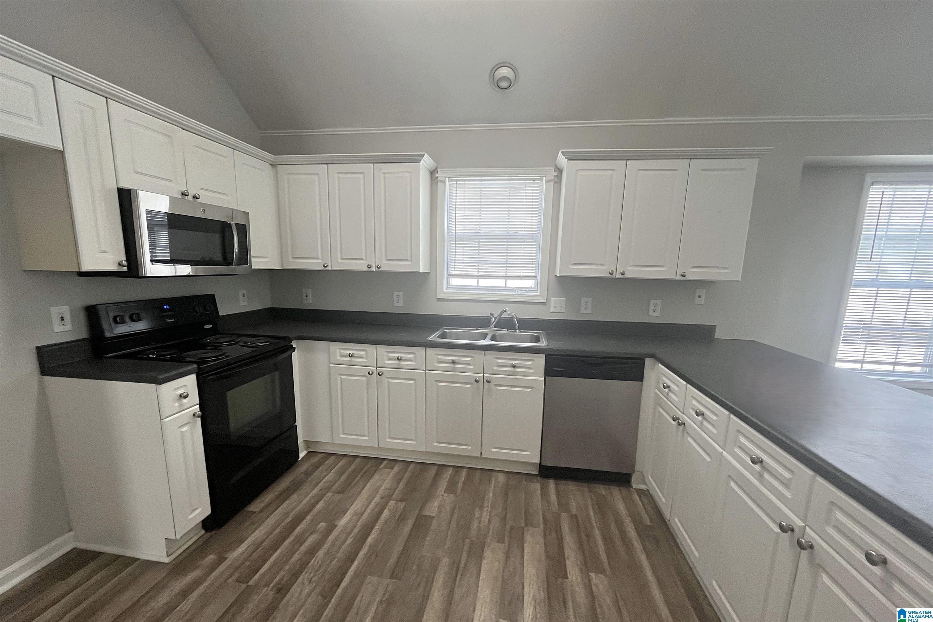 1113 VILLAGE TRAIL
