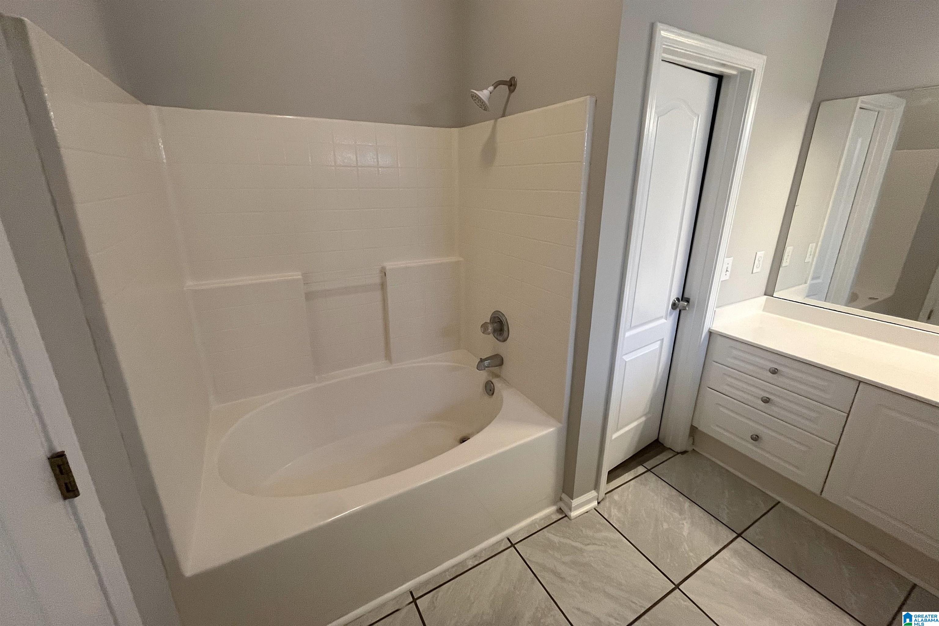 1113 VILLAGE TRAIL