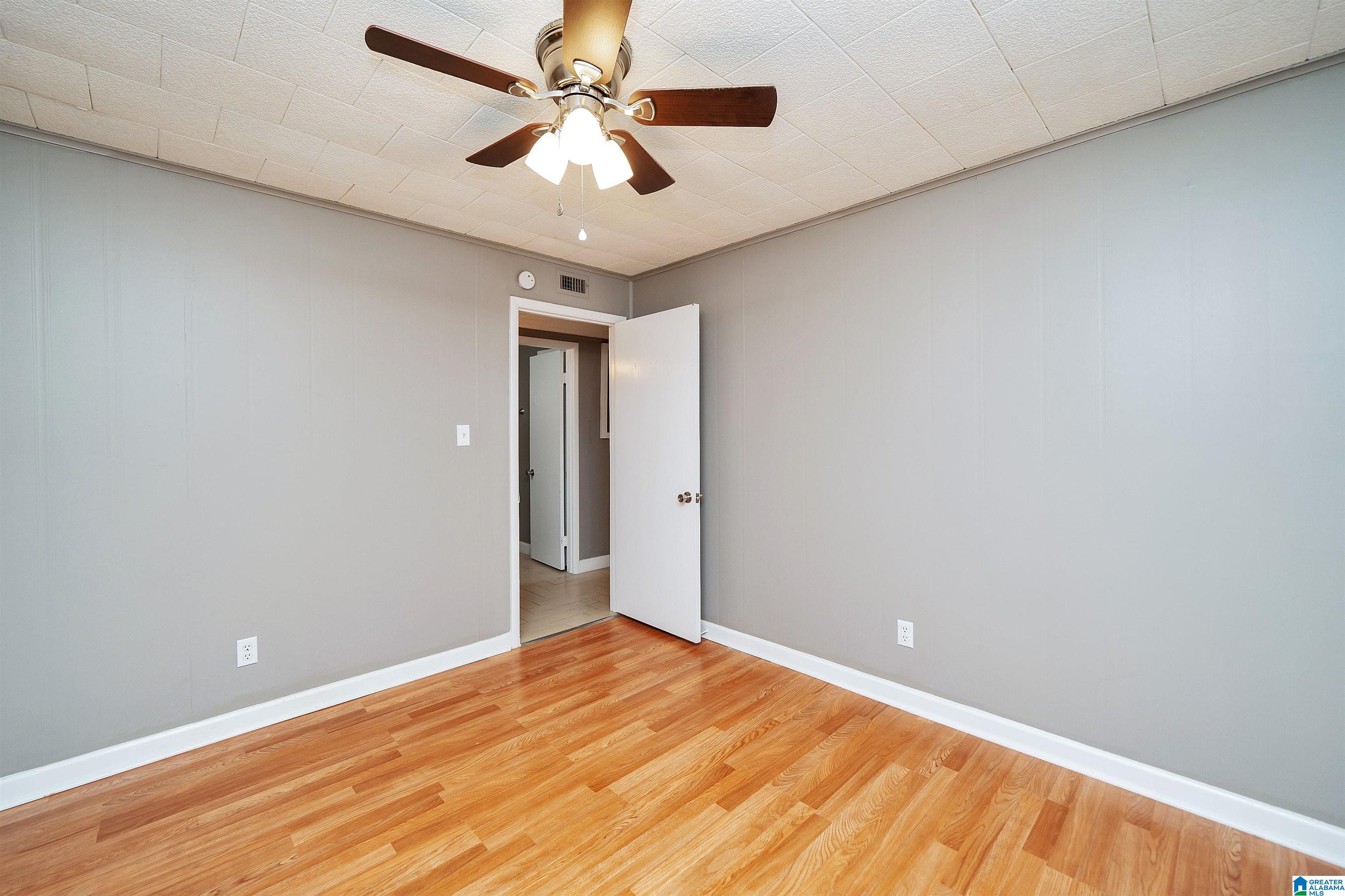 1541 RAINBOW LANE