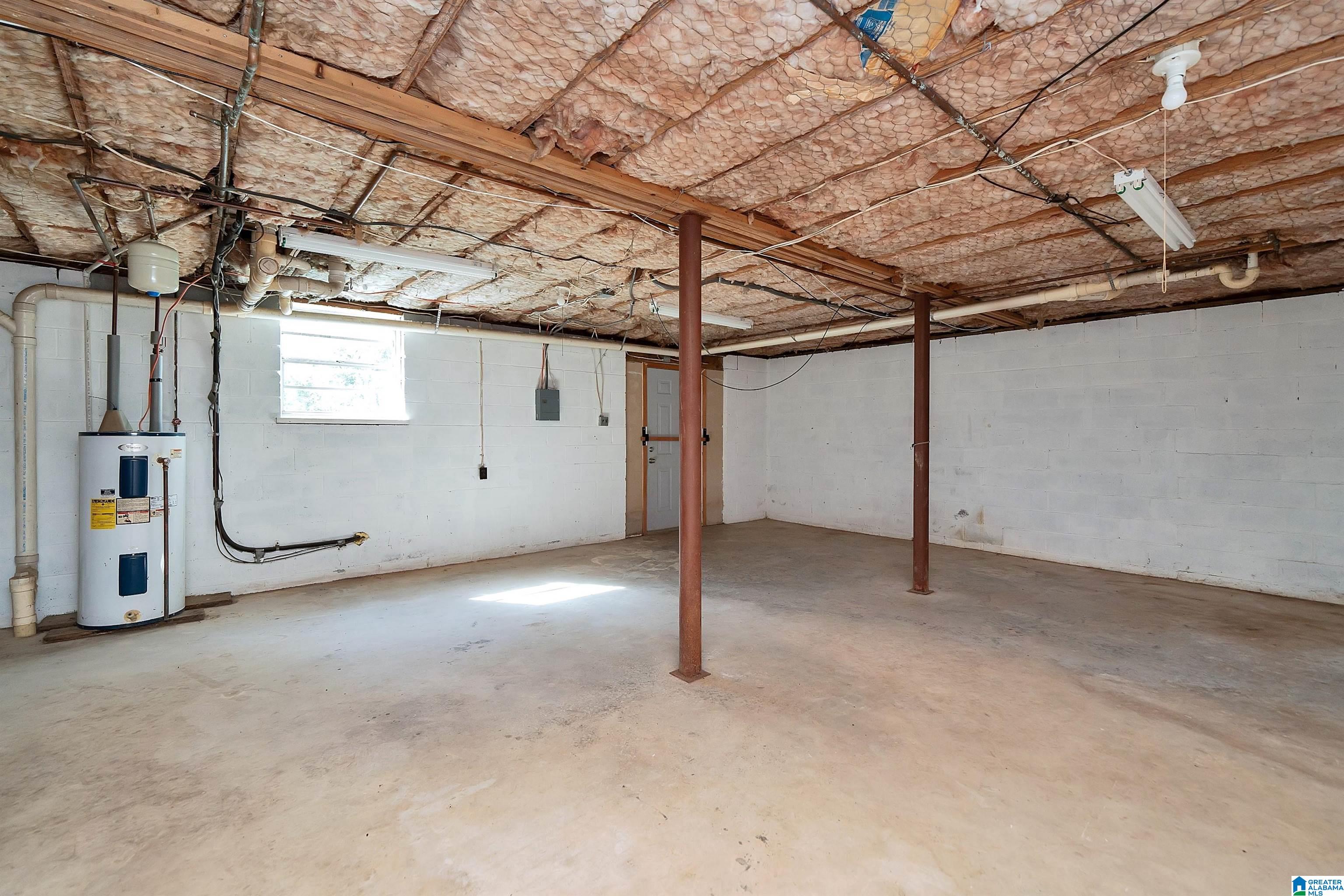 1541 RAINBOW LANE