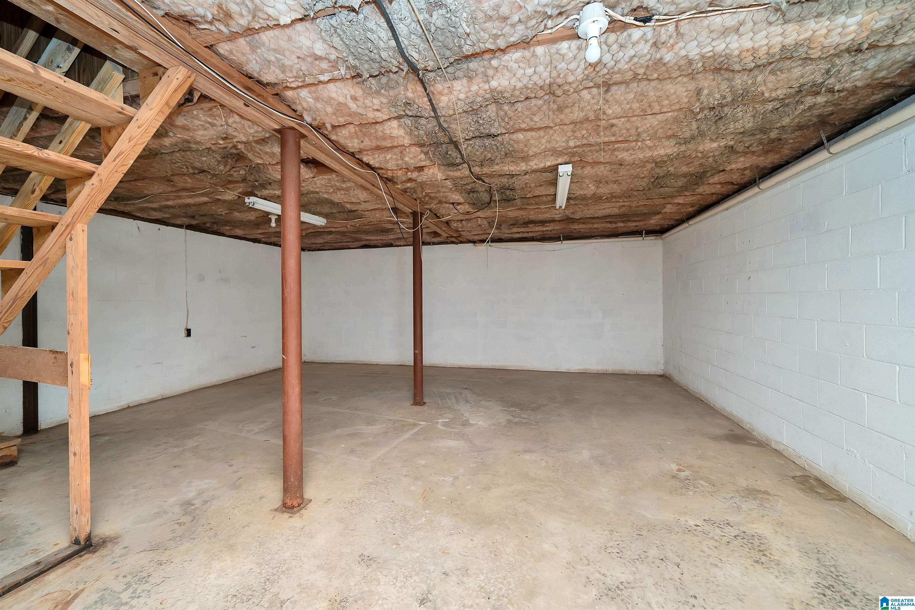1541 RAINBOW LANE