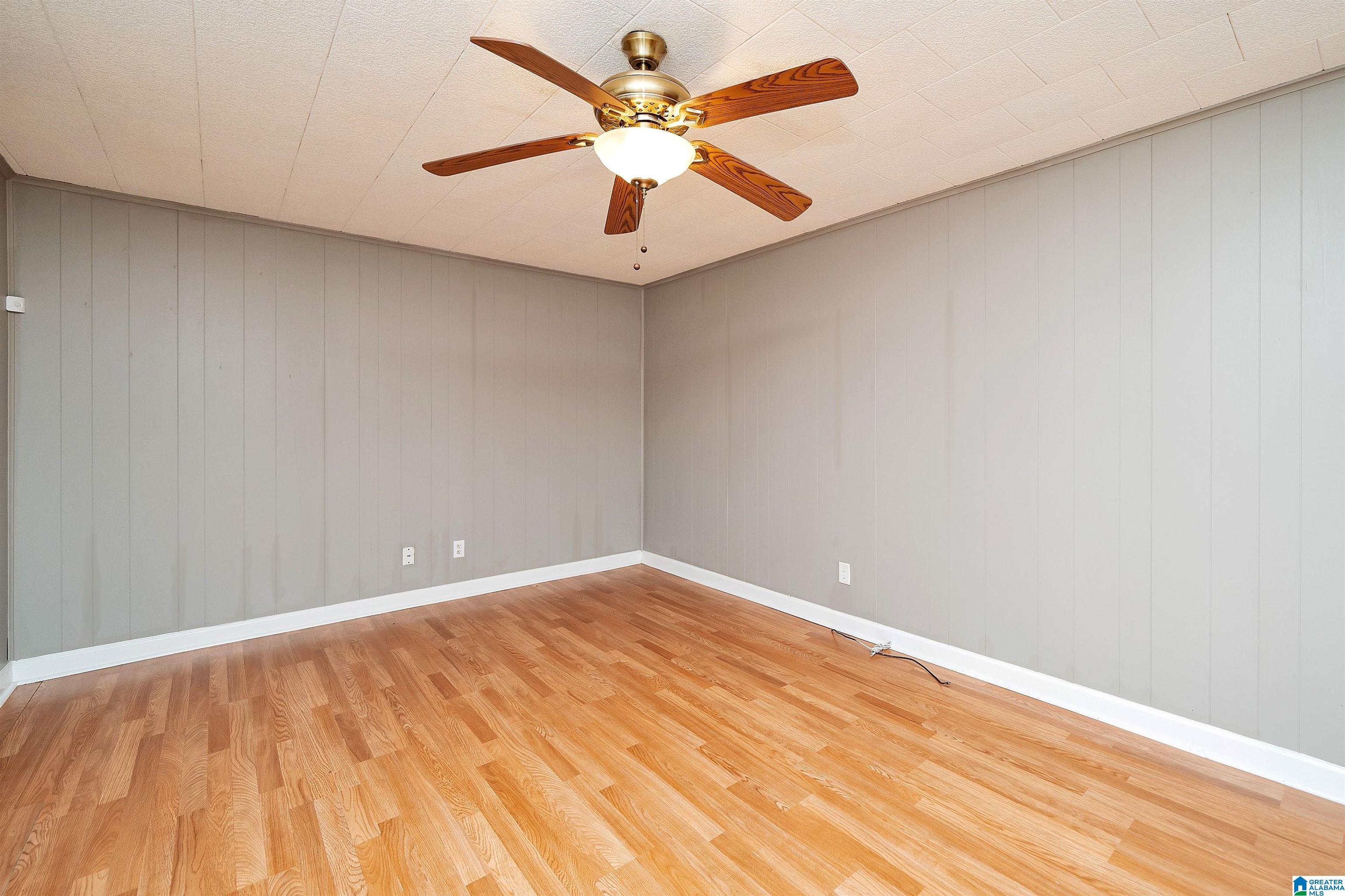 1541 RAINBOW LANE