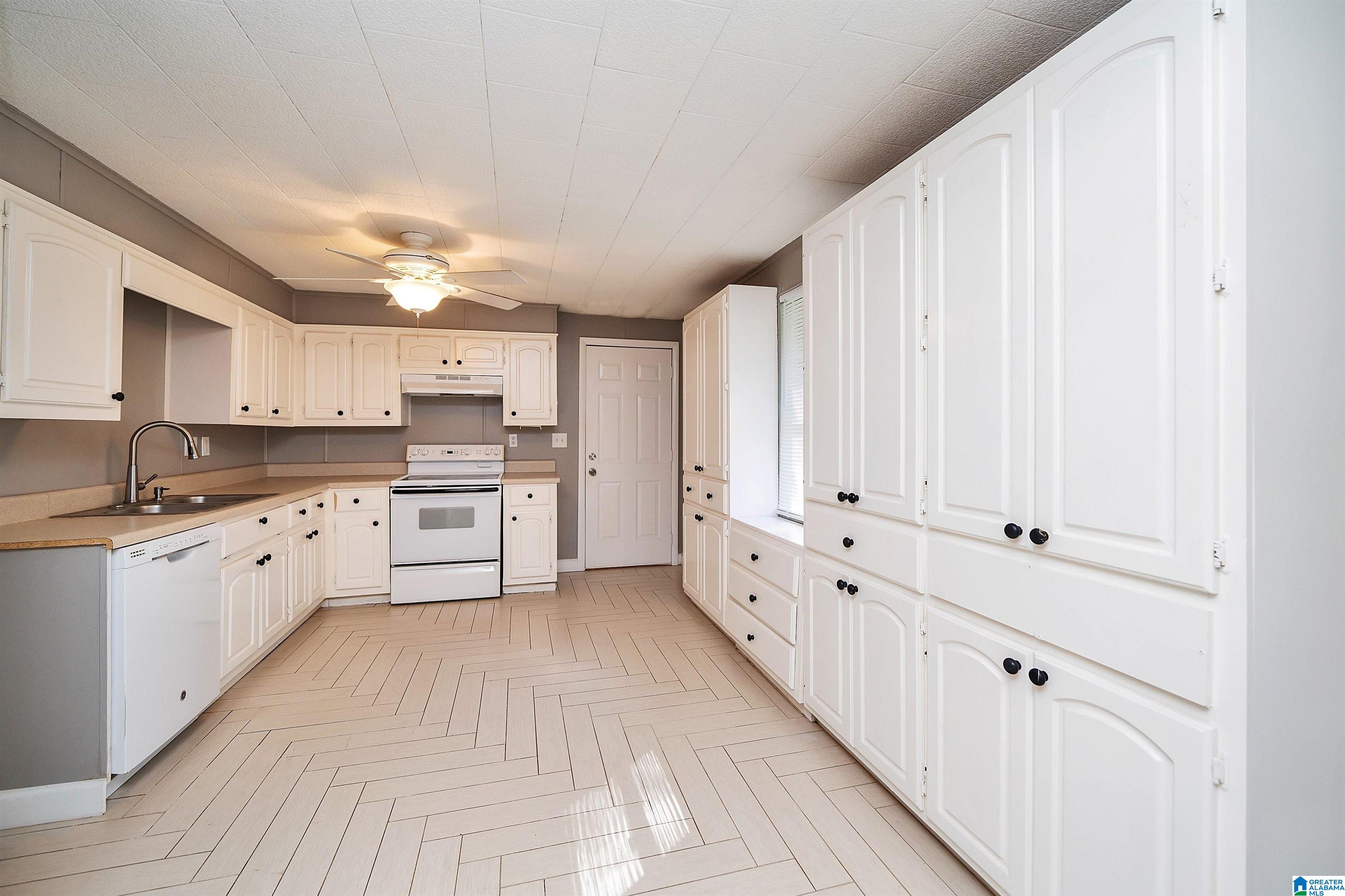1541 RAINBOW LANE