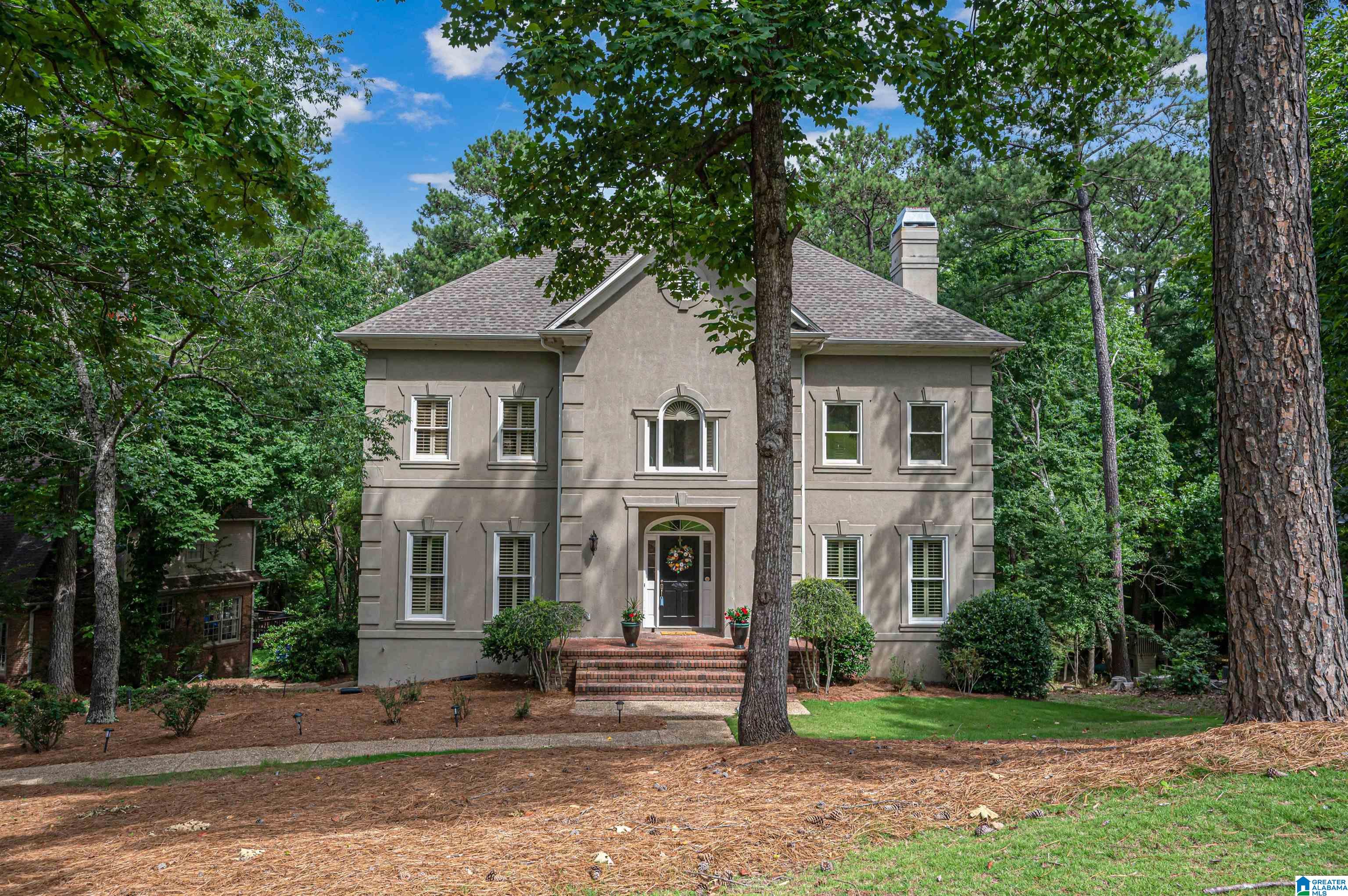 401 TRACE COURT Hoover Alabama United States Luxury Home Rental