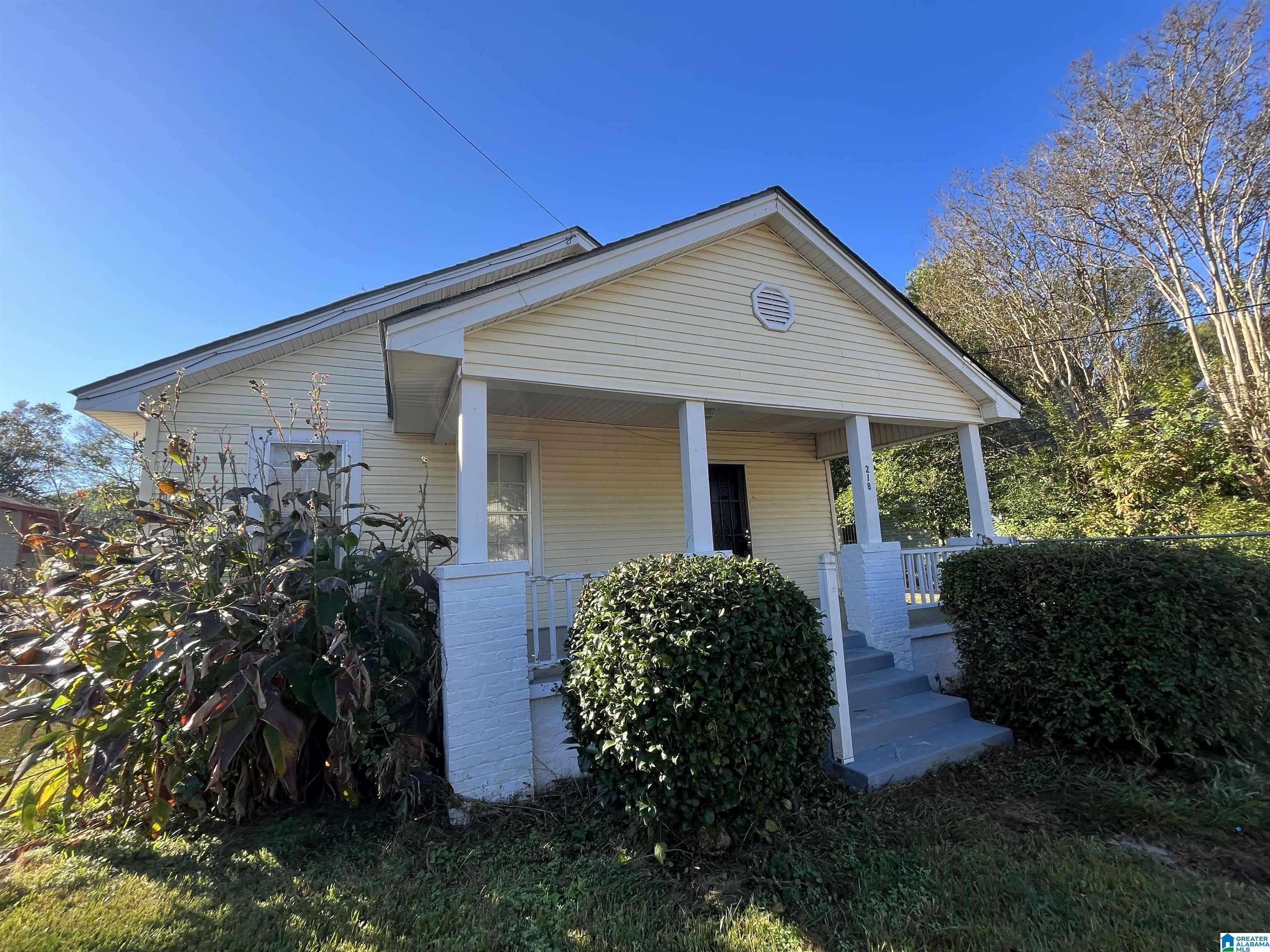 Cute and cozy 2 bedrooms, 1 bath house. Big fenced backyard and front yard, covered front porch. Minutes from shopping and schools.