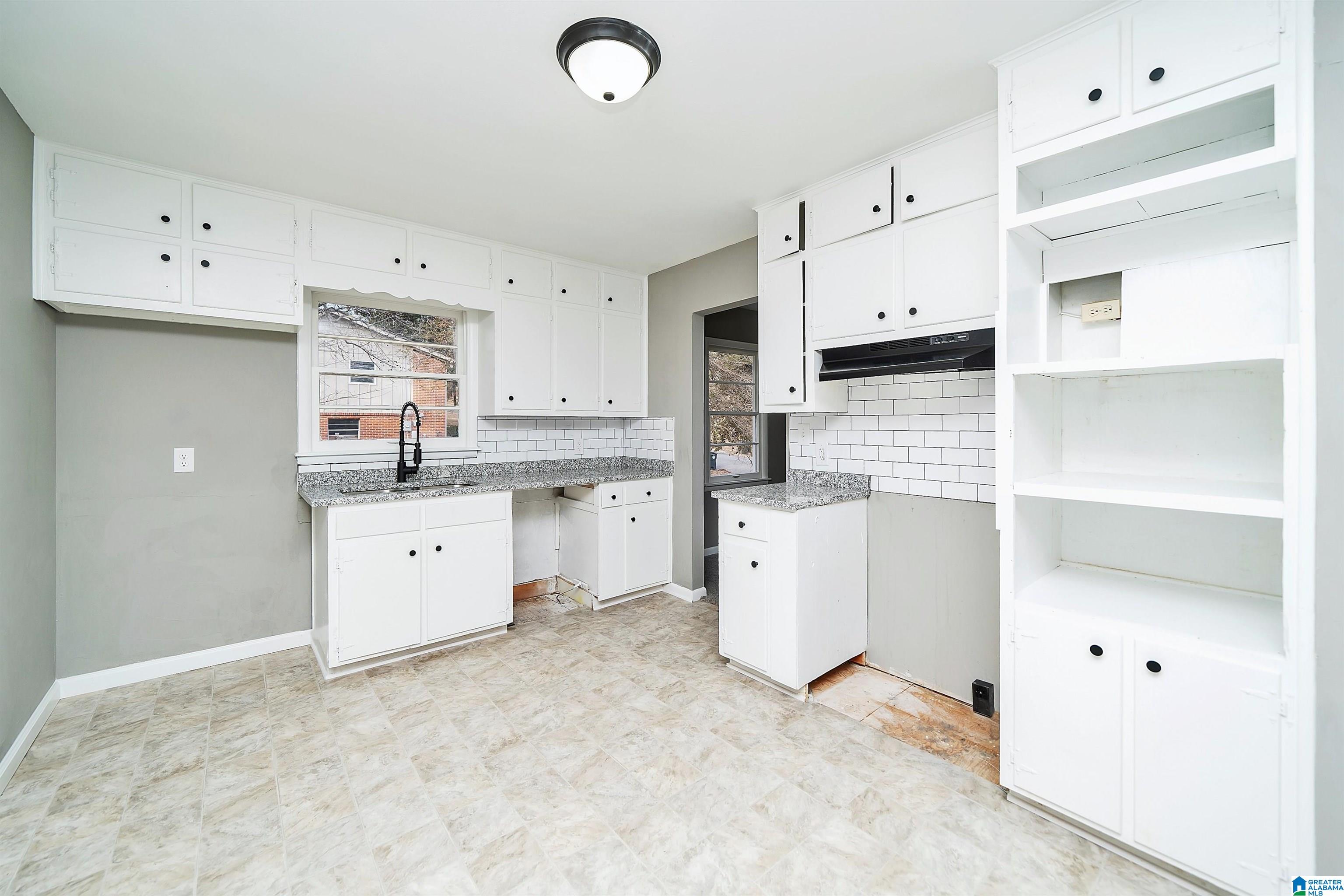 1236 Winnetka Way
