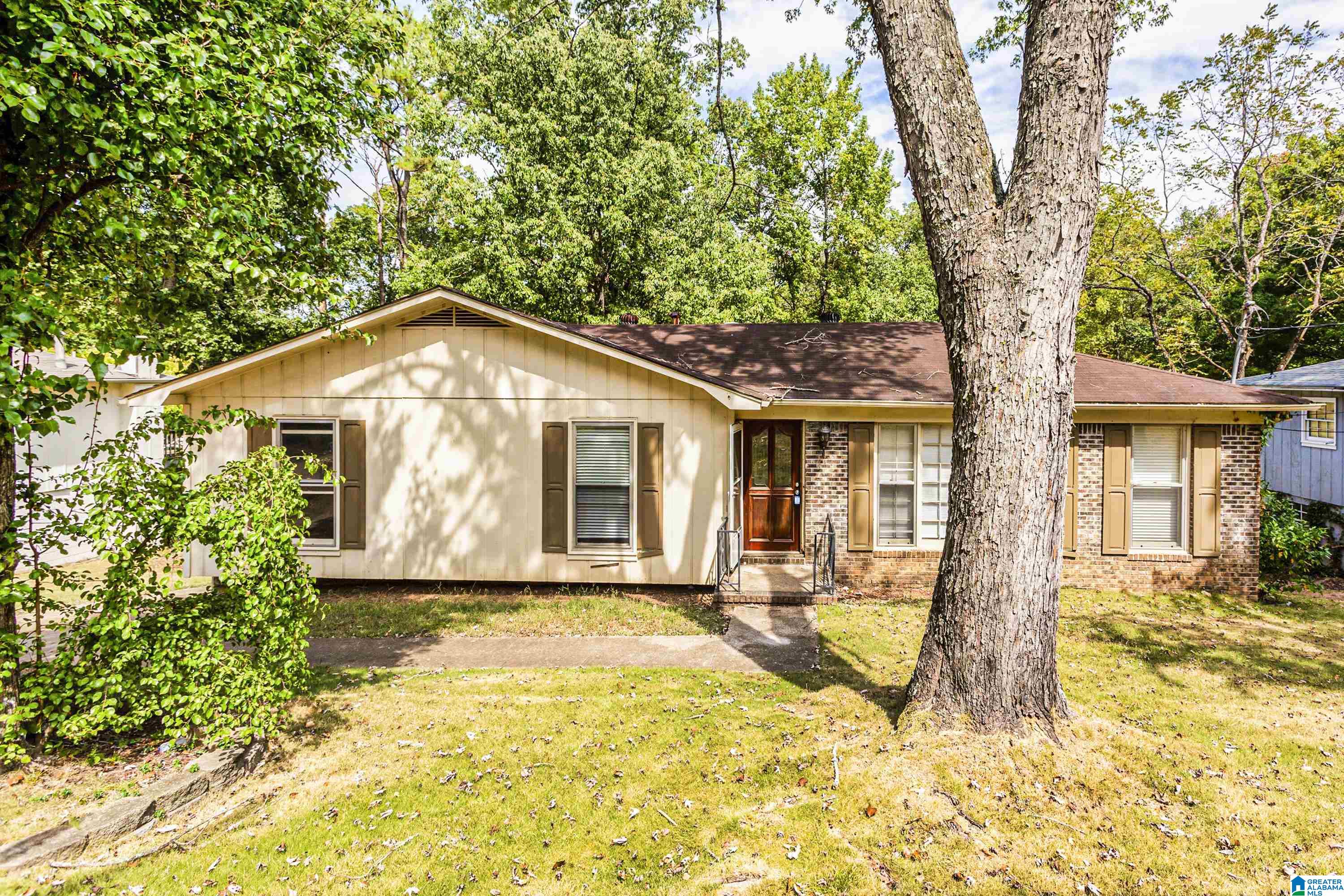 1581 Brewster Circle