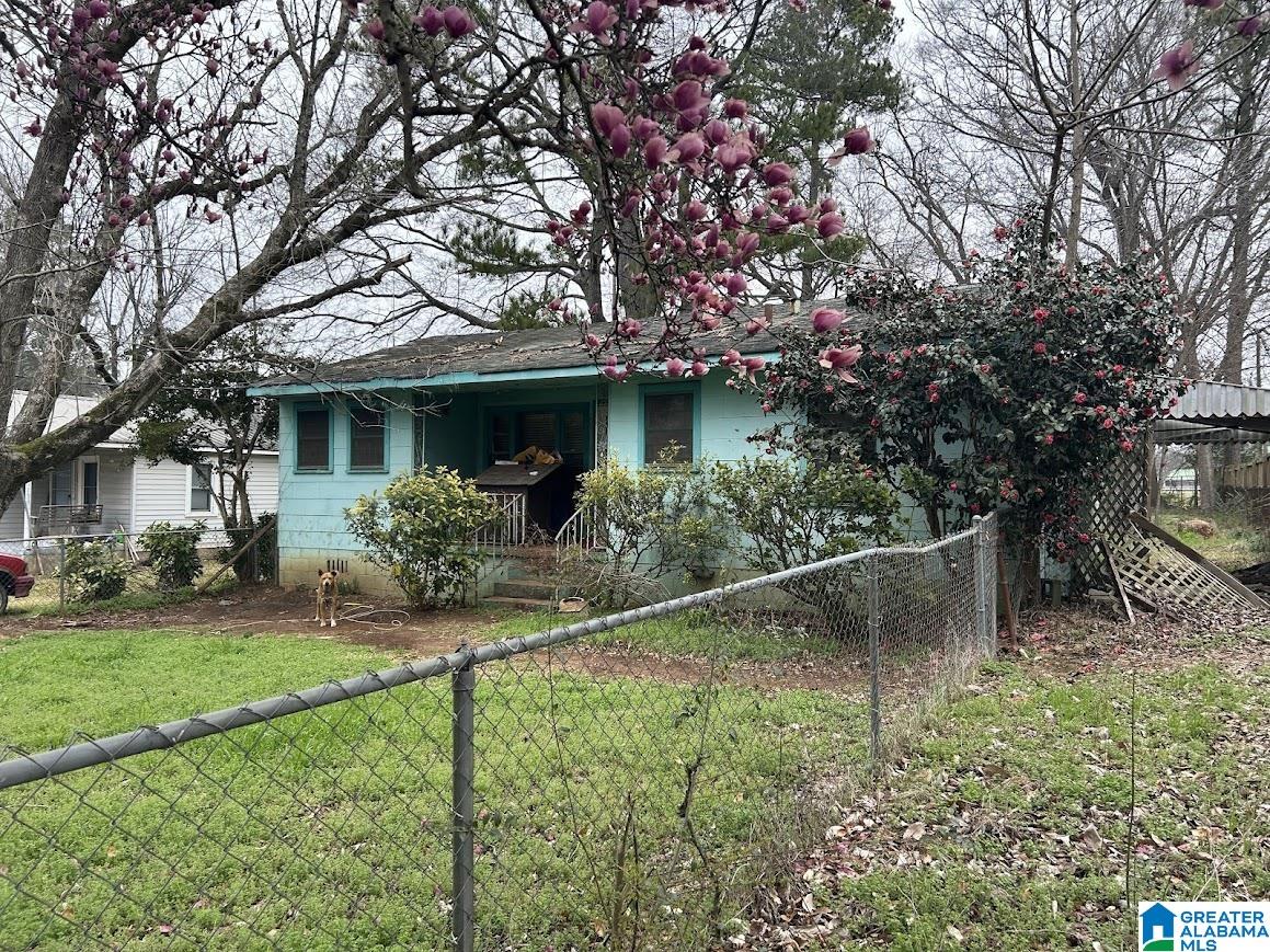 Homes for sale in Hueytown, AL | 2505 Circle Dr, Hueytown, AL 35023 | MLS# 21410390