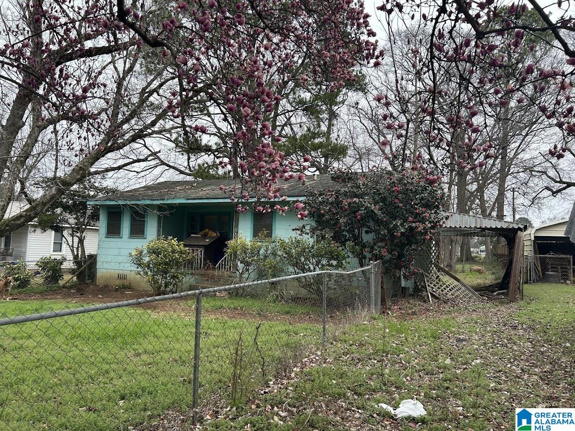 Homes for sale in Hueytown, AL | 2505 Circle Dr, Hueytown, AL 35023 | MLS# 21410390