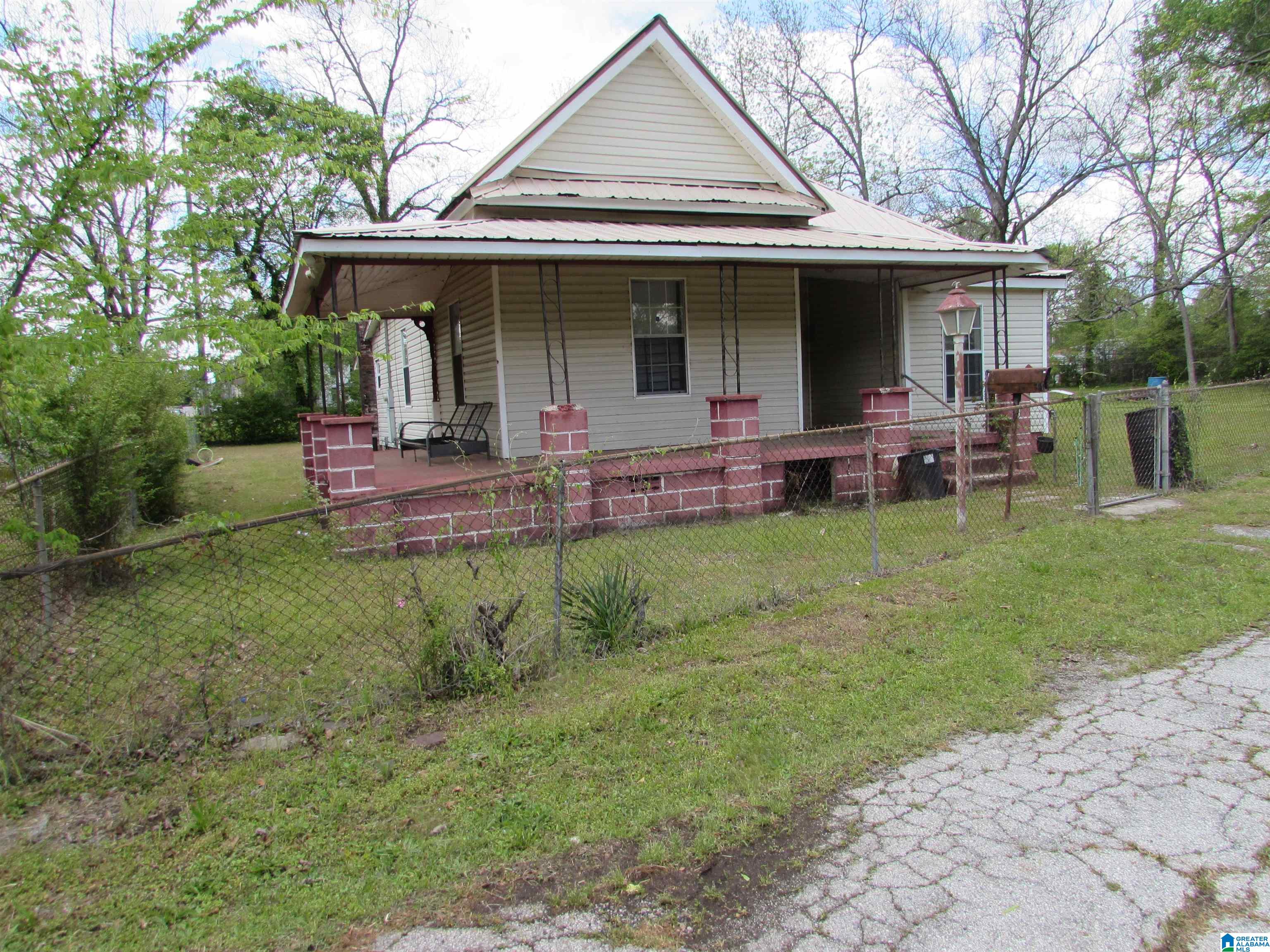 Homes for sale in Anniston, AL | 1700 Glenaddie Avenue, Anniston, AL 36201 | MLS# 21415727