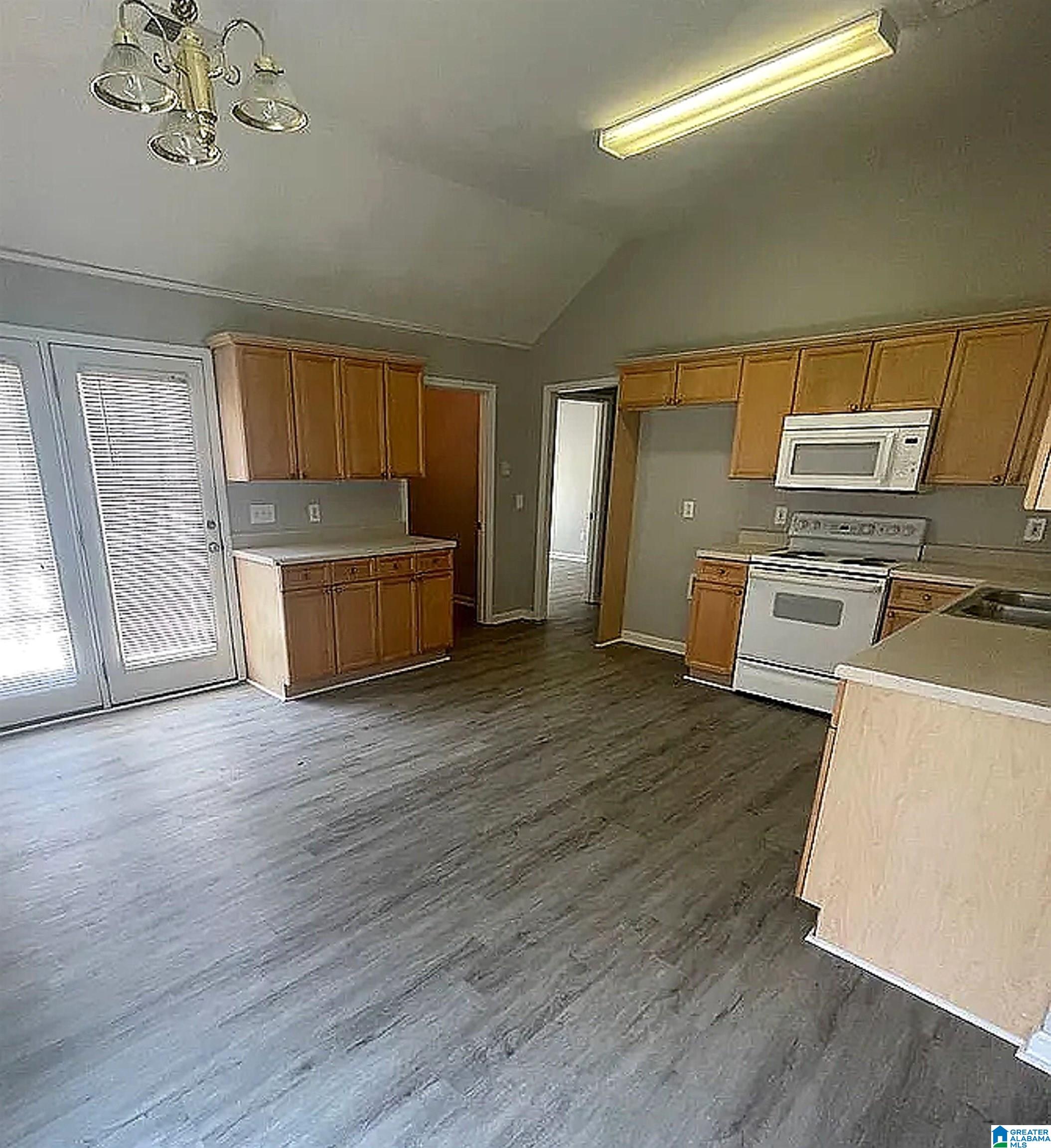 1060 Village Trail