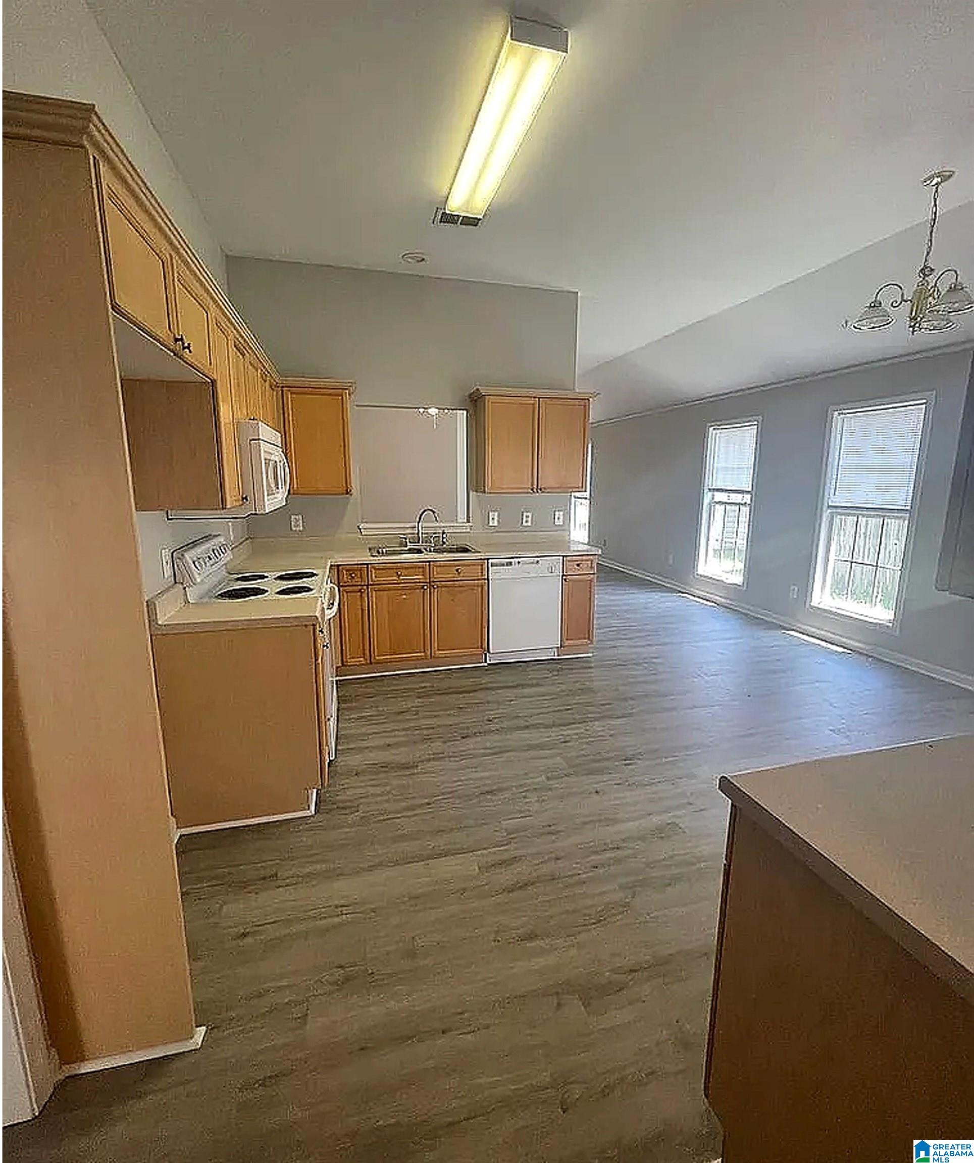 1060 Village Trail