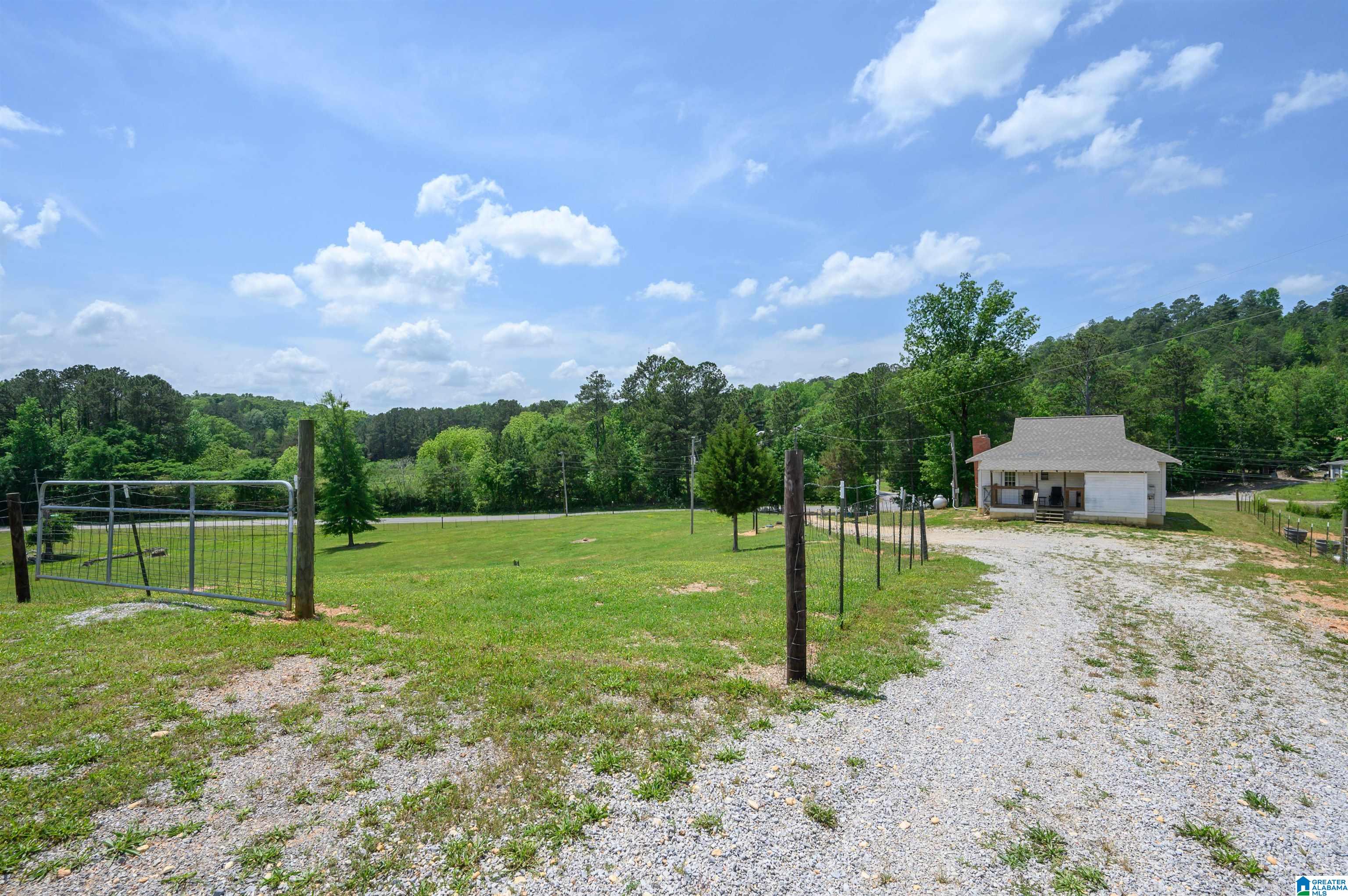 Homes for sale in Jemison, AL | 1352 County Road 185, Jemison, AL 35085 | MLS# 21417778