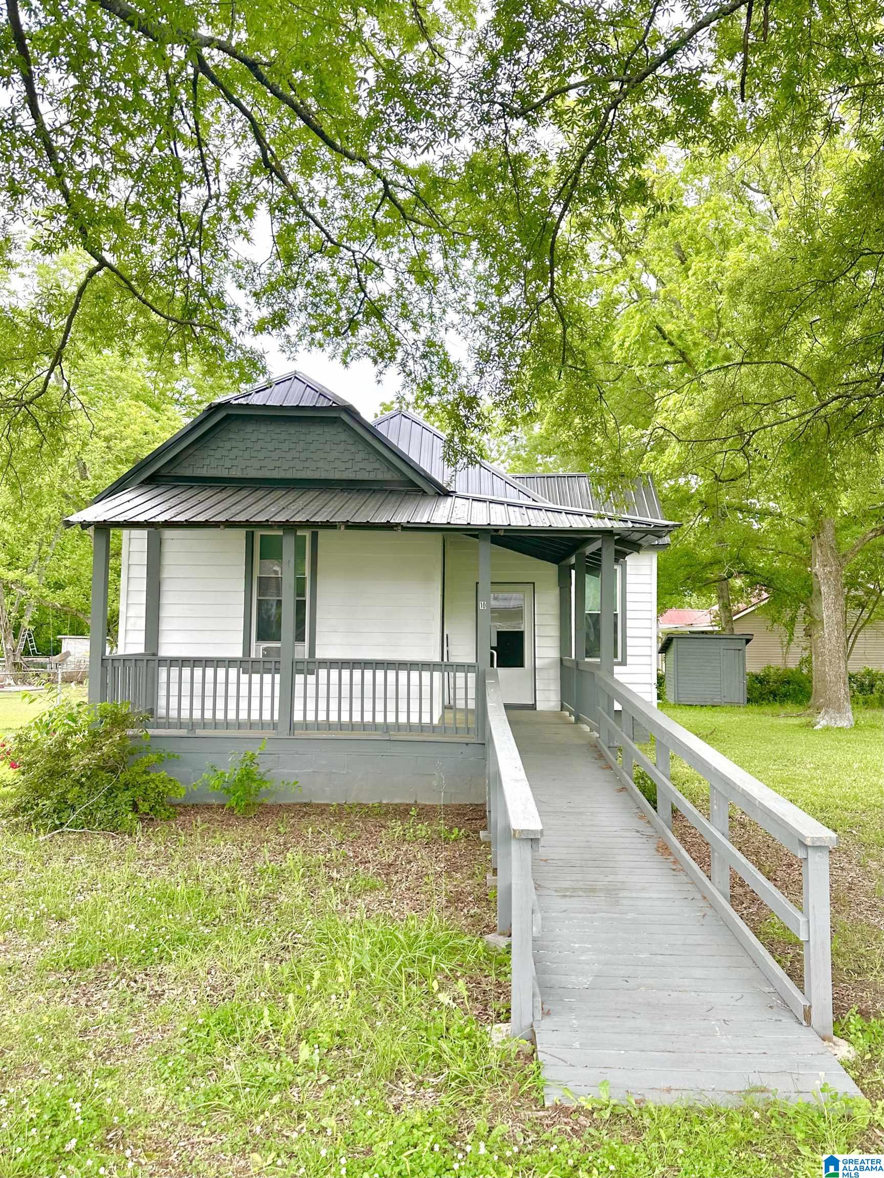 Homes for sale in Gadsden, AL | 10 Comnock Avenue, Gadsden, AL 35904 | MLS# 21417997