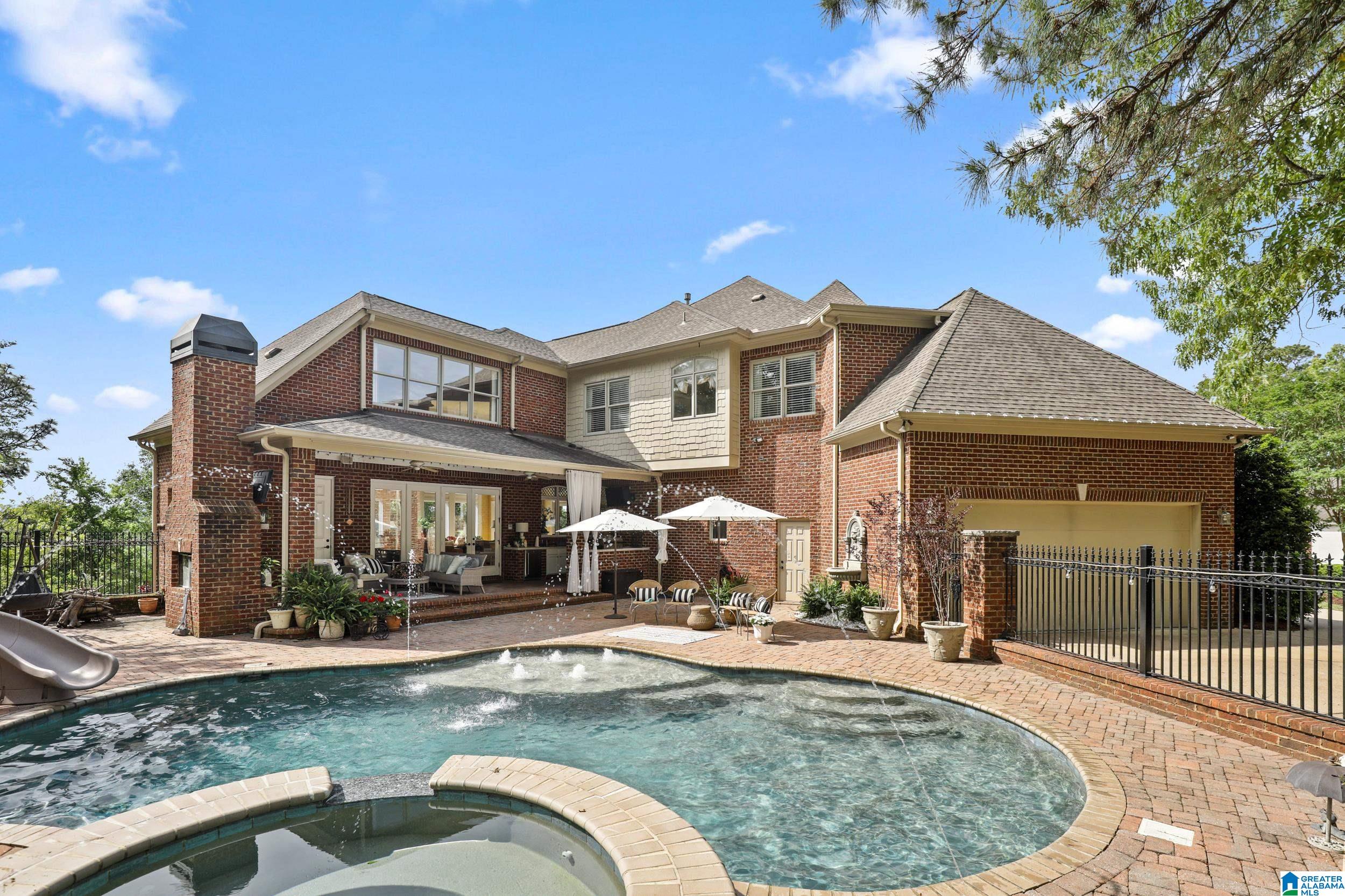 2324 LONGLEAF WAY