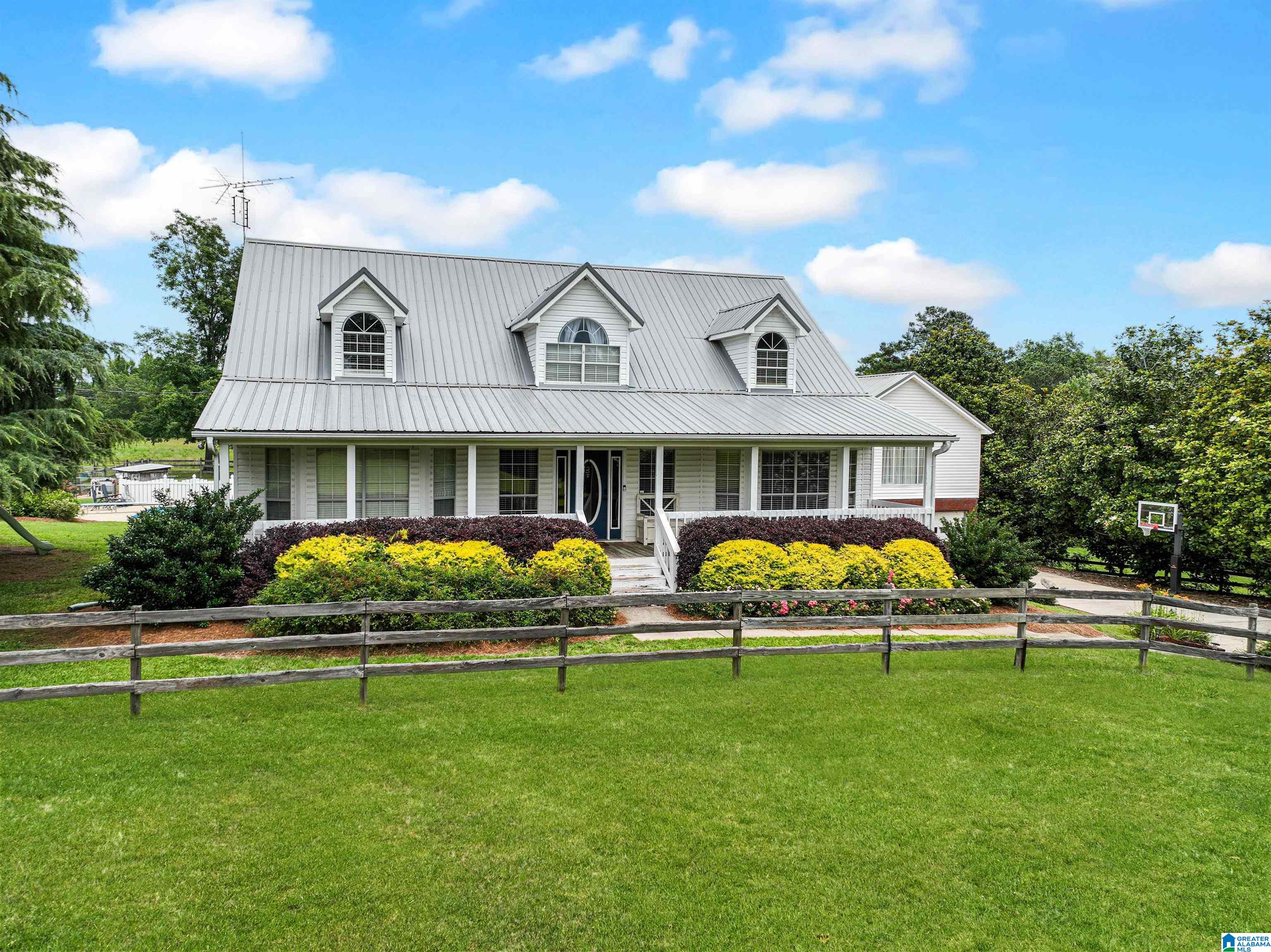 Homes for sale in Jemison, AL | 450 County Road 164, Jemison, AL 35085 | MLS# 21421478