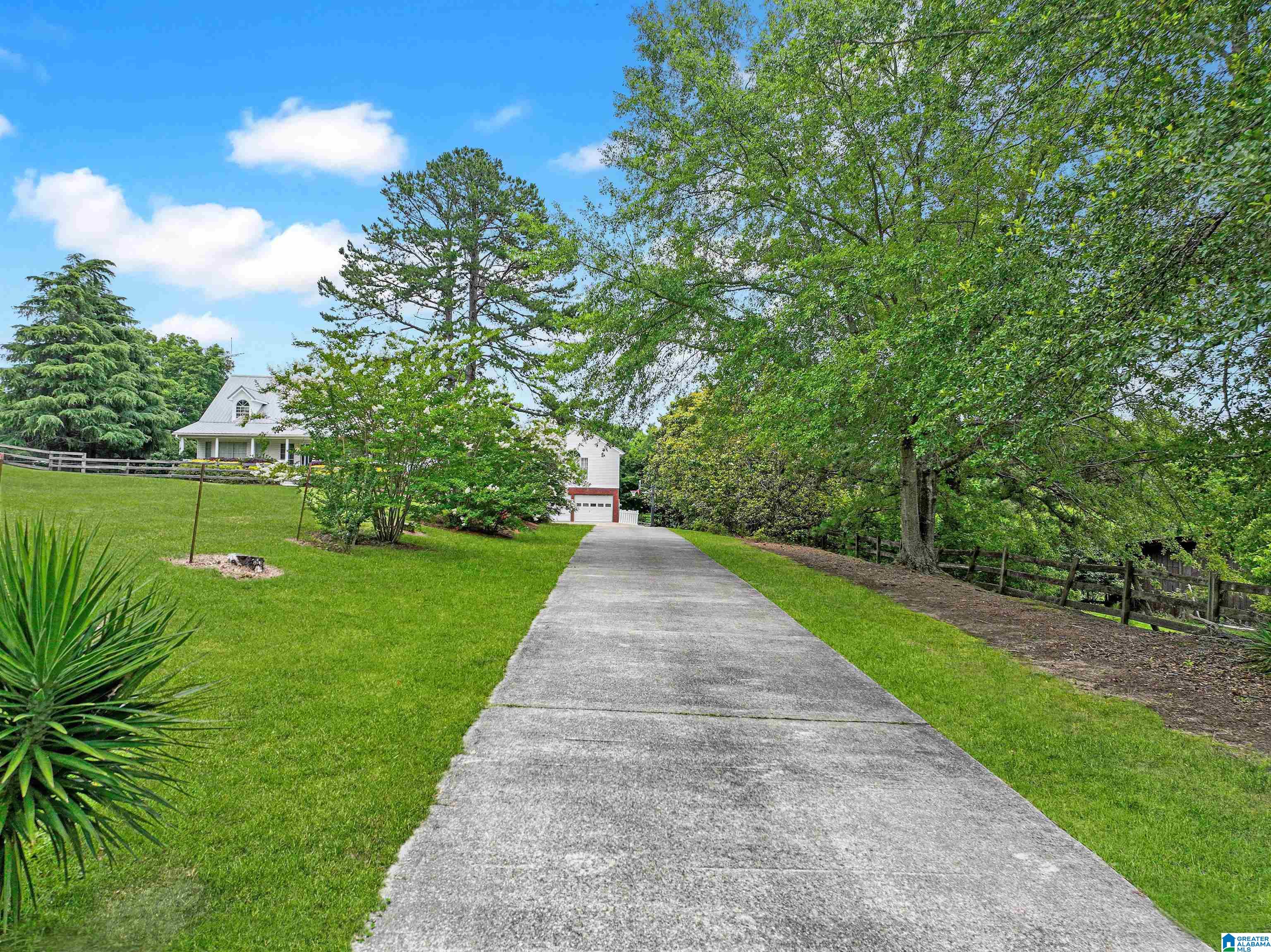 Homes for sale in Jemison, AL | 450 County Road 164, Jemison, AL 35085 | MLS# 21421478