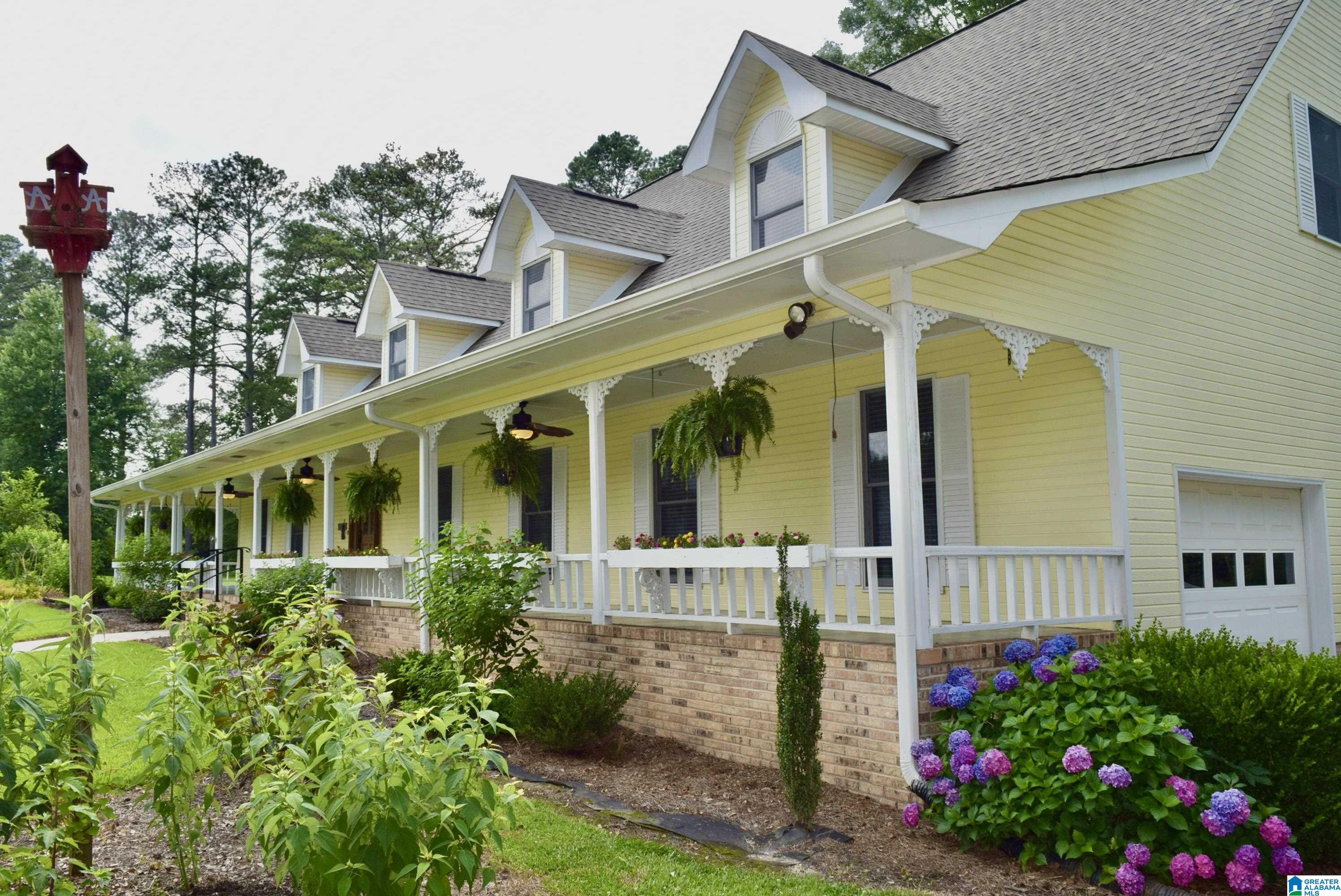 104 CARRIAGE HILLS DRIVE