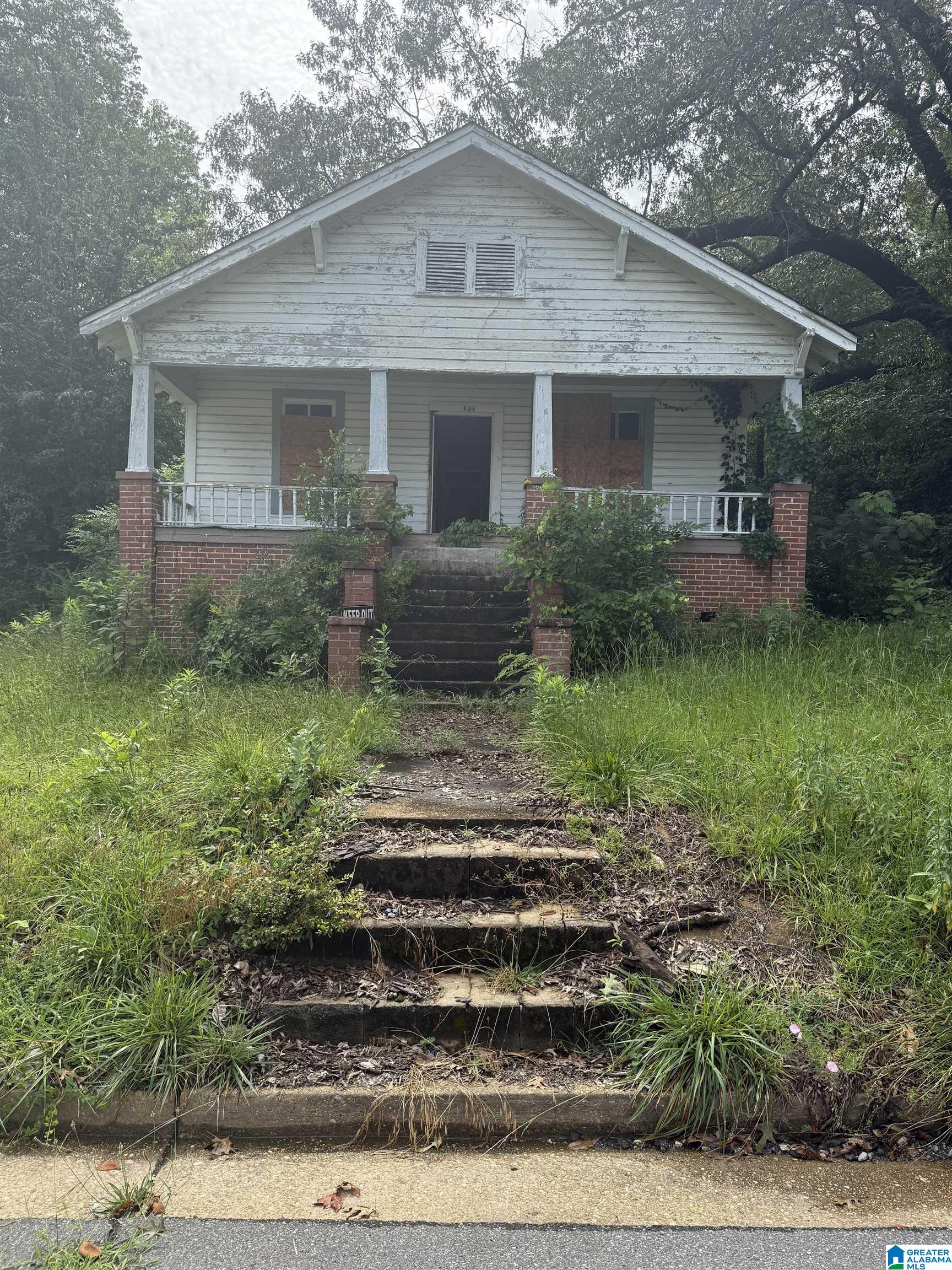 Homes for sale in Sylacauga, AL | 404 S Main Avenue, Sylacauga, AL 35150 | MLS# 21423314