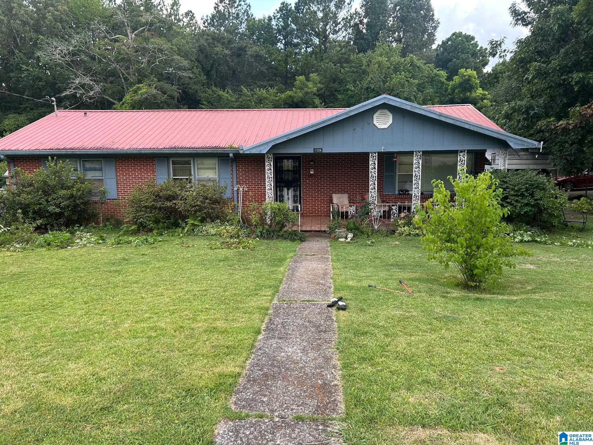 1024 E TOMAHAWK TRAIL