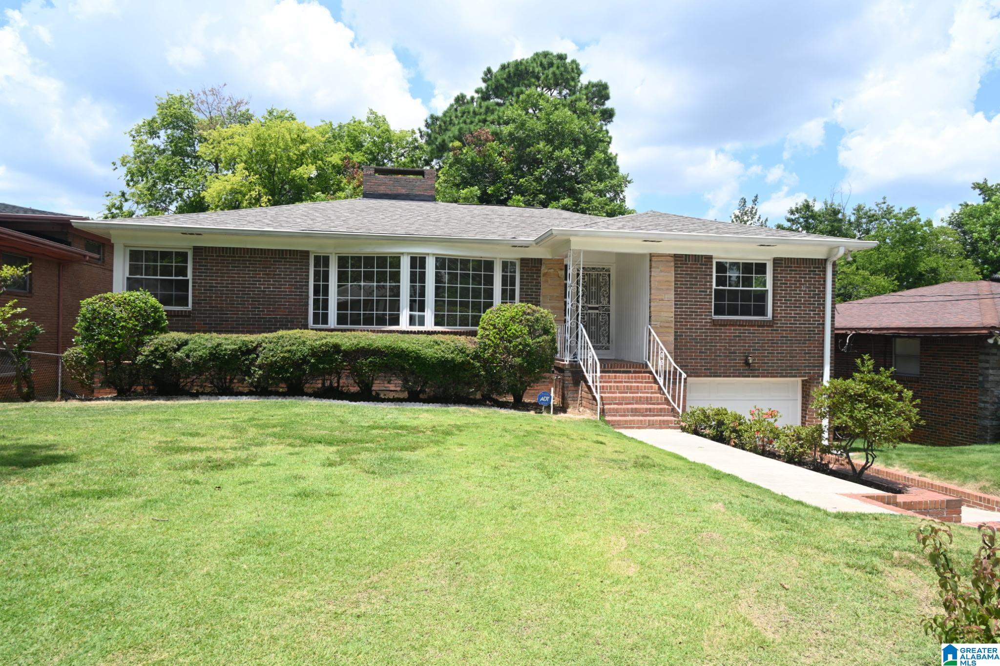 Homes for sale in Birmingham, AL | 944 Center Pl Sw, Birmingham, AL 35211 | MLS# 21425378