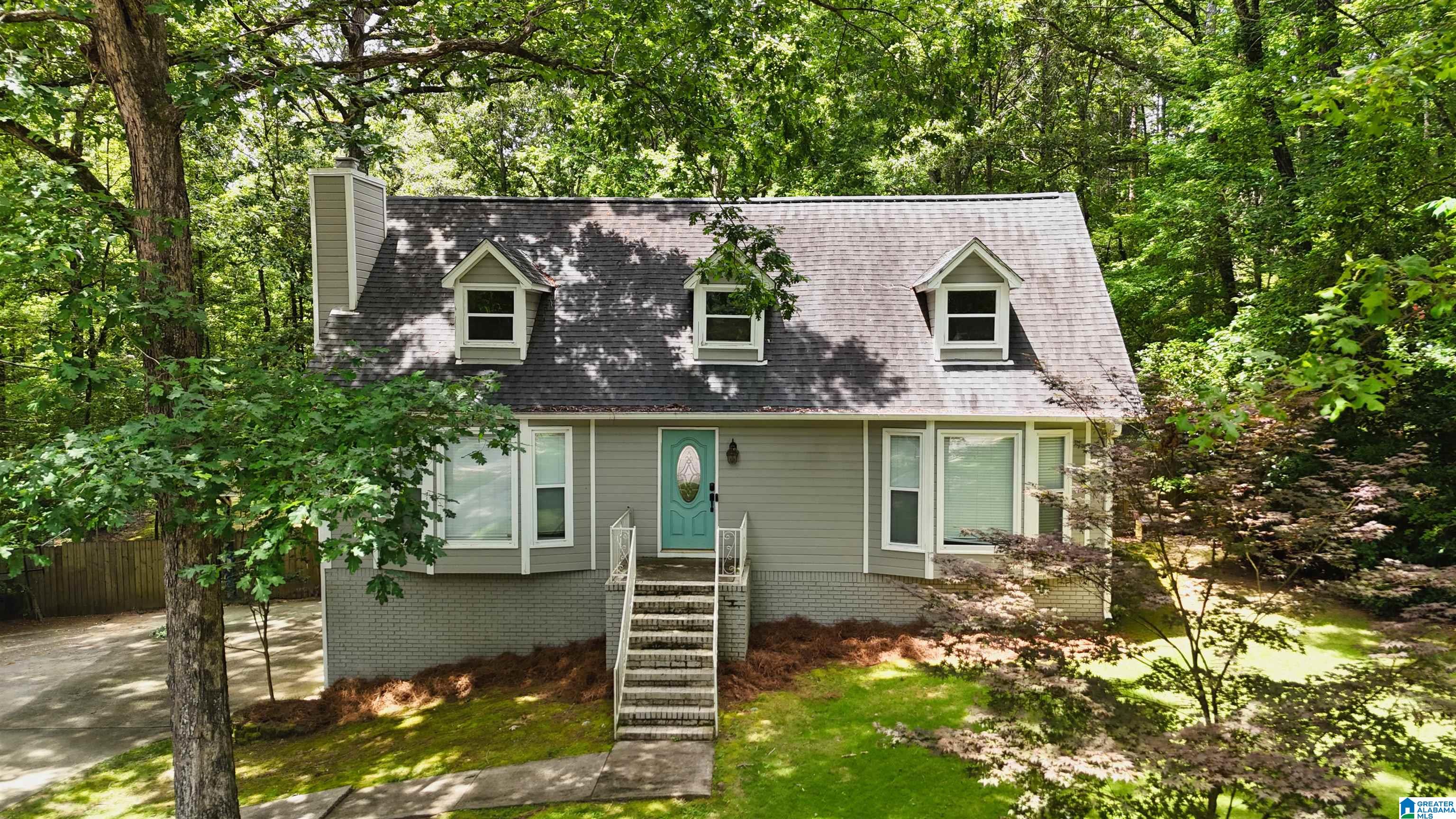 2589 ROYAL WAY