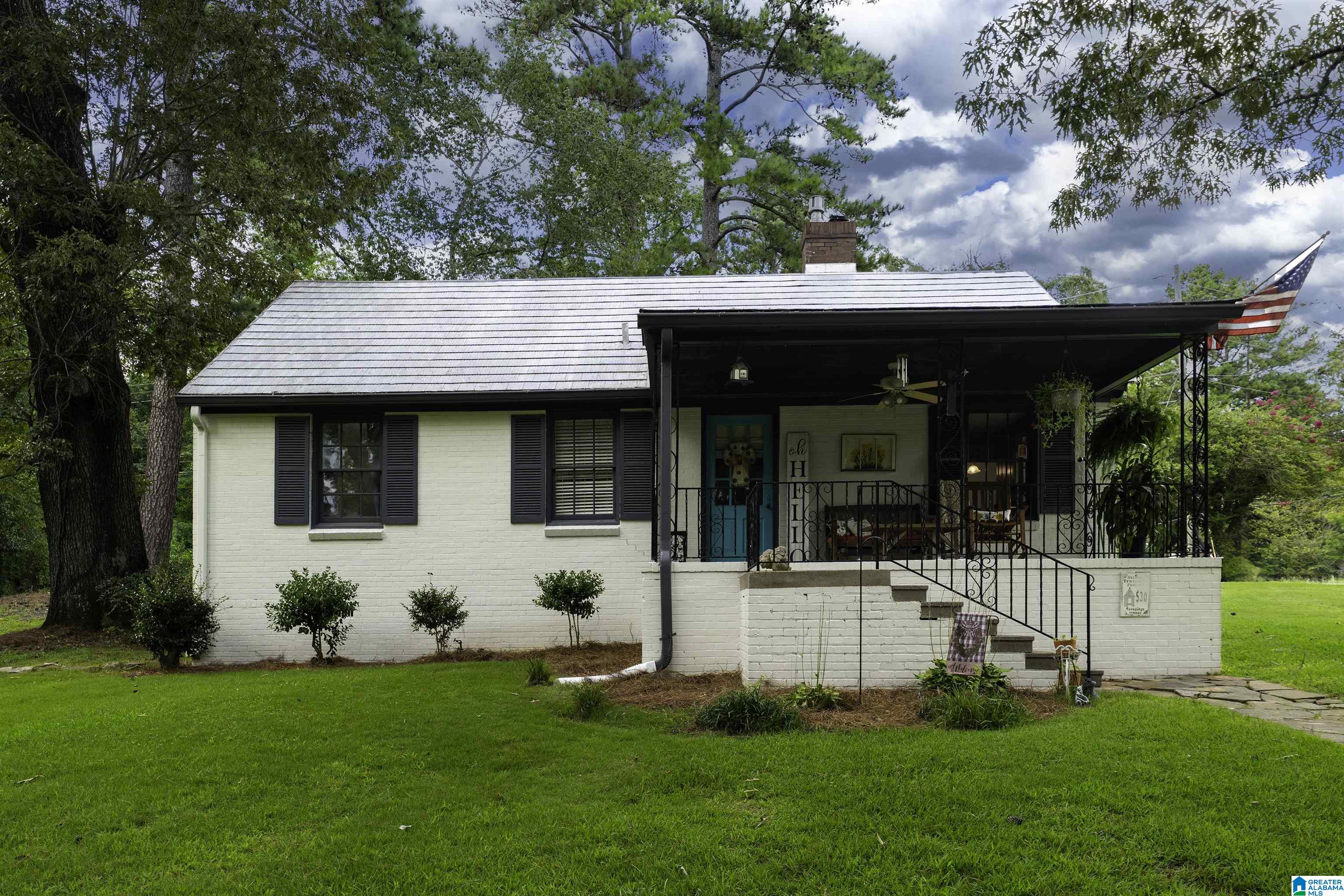 Welcome to 530 Rockridge Ave in the heart of Trussville! This beautifully maintained home offers comfort, style, and convenience just minutes from schools, shopping, and dining. Featuring 2 bedrooms and 2 bathrooms, this home includes an inviting living area and abundant natural light. Located in a friendly neighborhood with easy access to everything Trussville has to offer—don’t miss this opportunity to own a move-in ready home in one of the area’s most desirable communities!