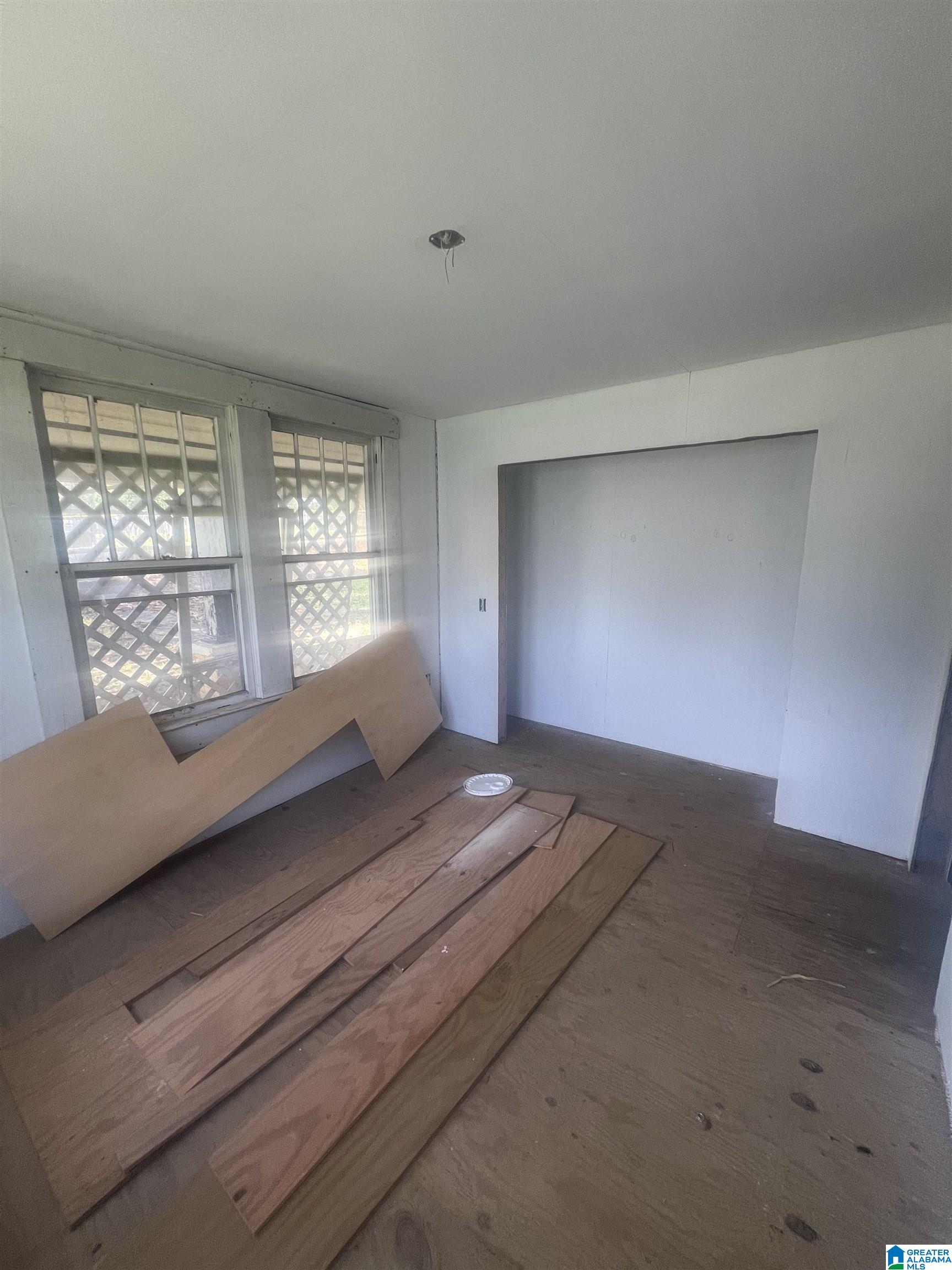 Homes for sale in Jasper, AL | 1007 10th Street W, Jasper, AL 35501 | MLS# 21426509