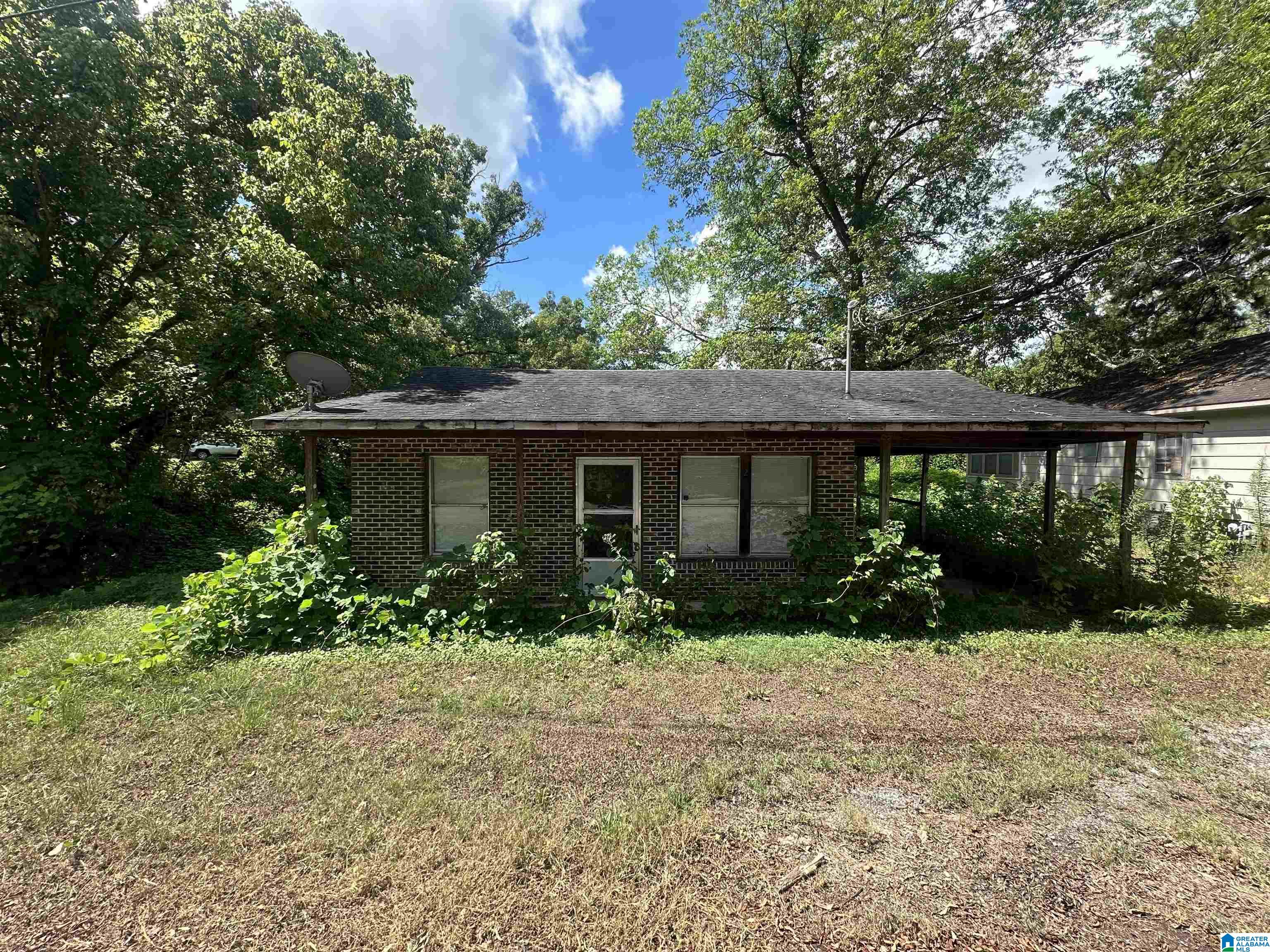 Homes for sale in Warrior, AL | 202 Montgomery Street, Warrior, AL 35180 | MLS# 21426740