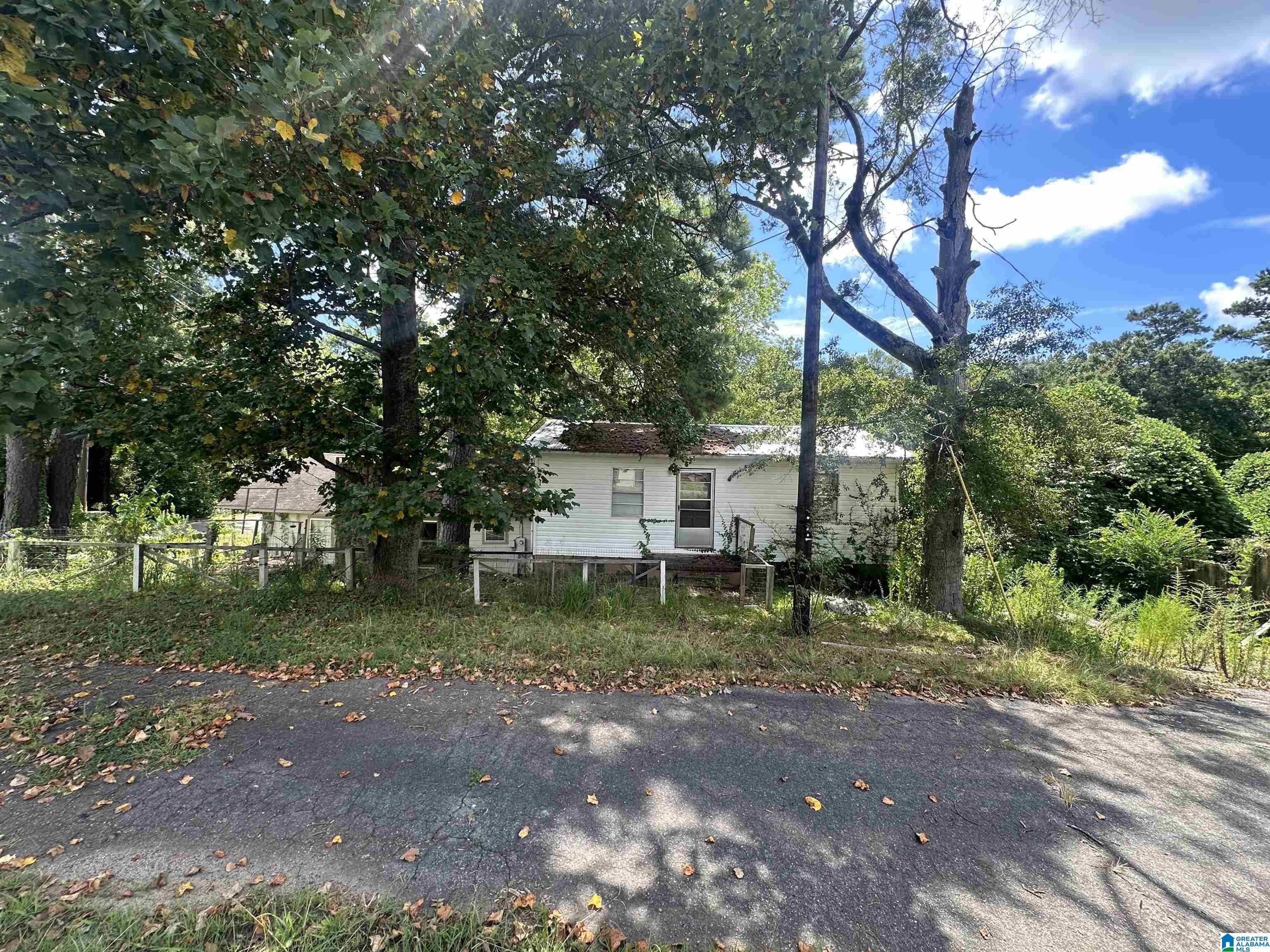 Homes for sale in Warrior, AL | 200 Montgomery Street, Warrior, AL 35180 | MLS# 21426743