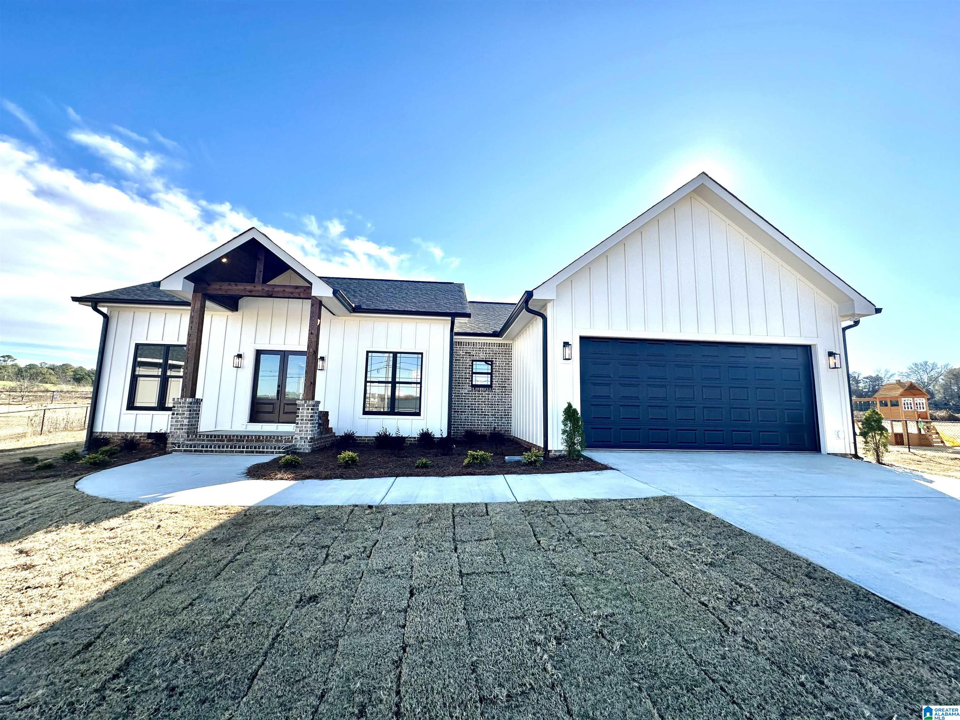 Homes for sale in Jacksonville, AL | 739 Waterford Way, Jacksonville, AL 36265 | MLS# 21427356