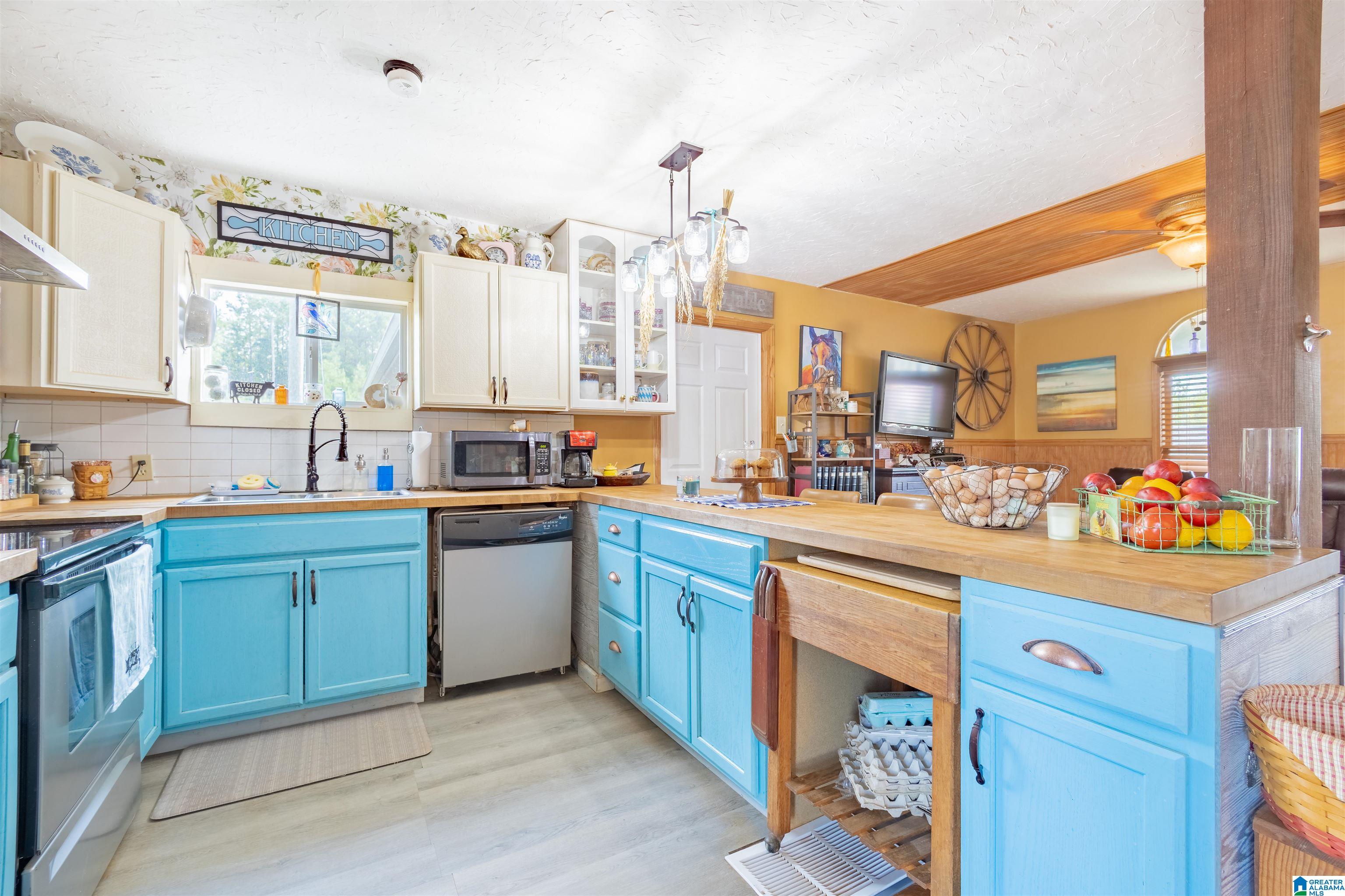1689 County Road 864