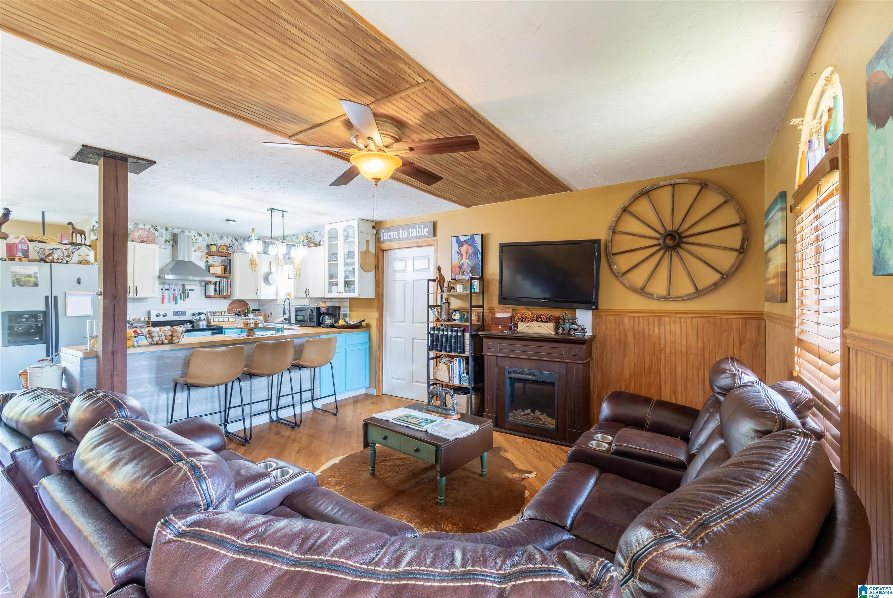 1689 County Road 864