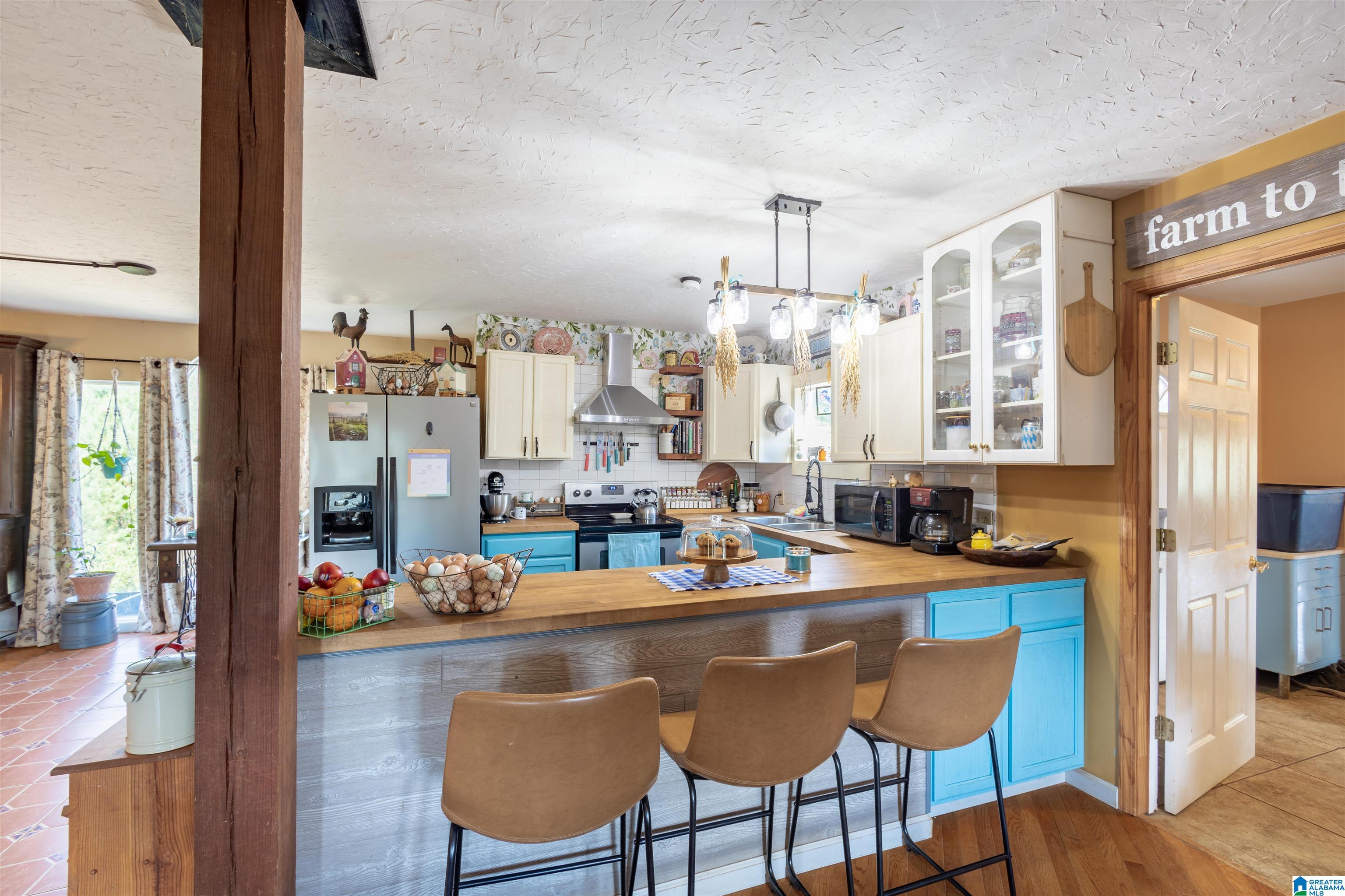 1689 County Road 864