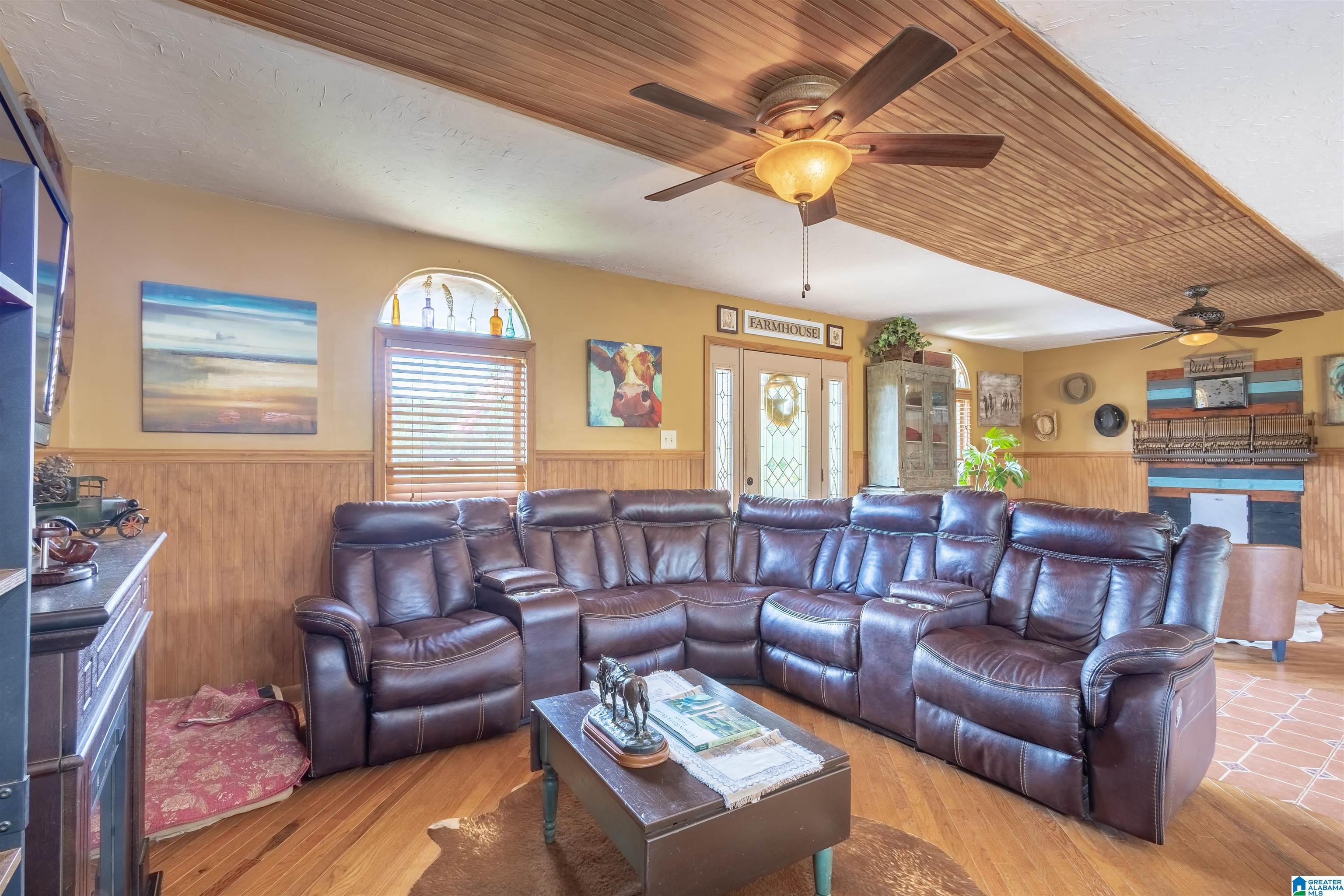 1689 County Road 864